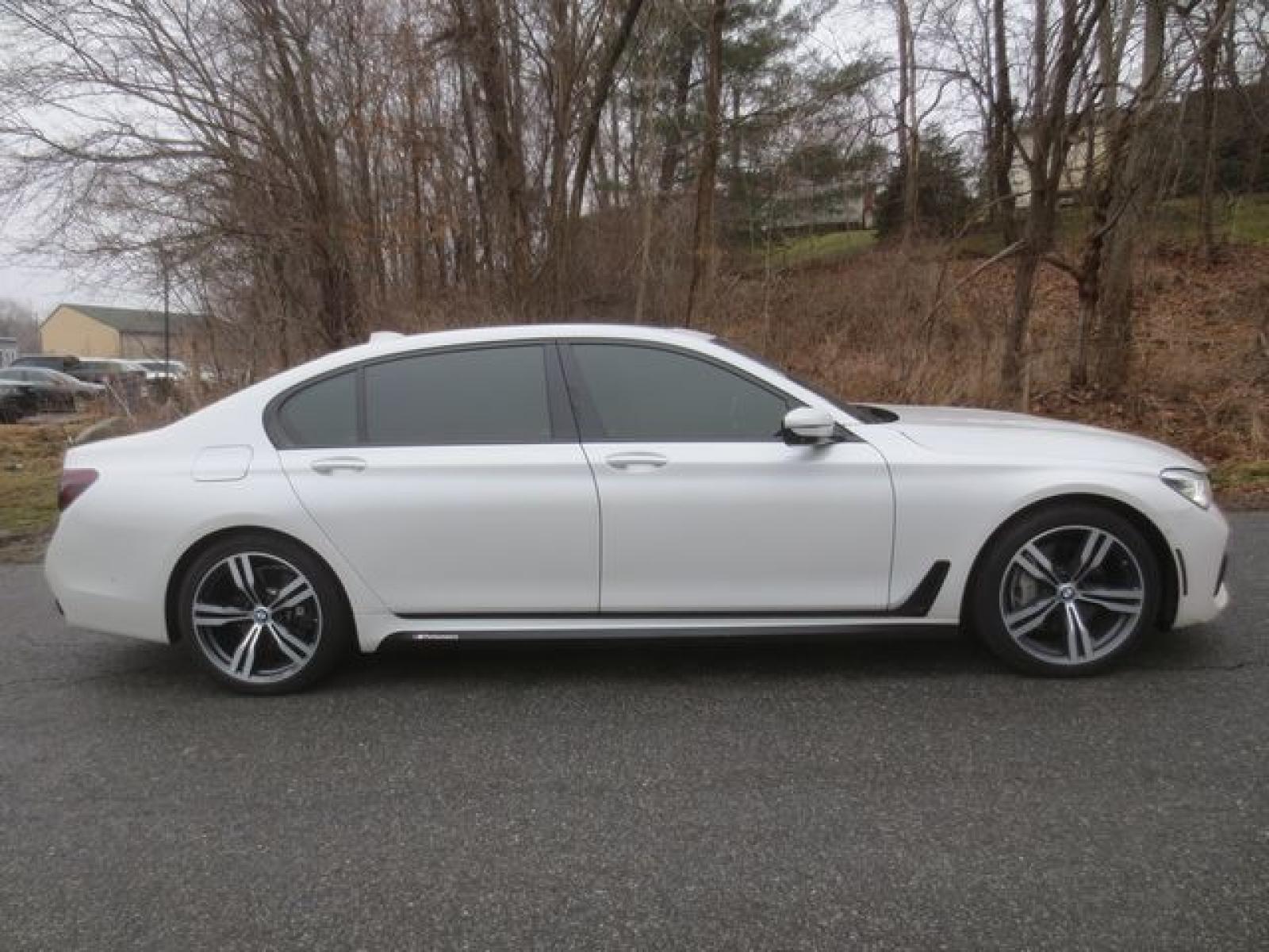 2016 White /Brown BMW 7-Series 750i xDrive (WBA7F2C5XGG) with an 4.4L V8 DOHC 32V engine, 8A transmission, located at 270 US Route 6, Mahopac, NY, 10541, (845) 621-0895, 41.349022, -73.755280 - Photo #27
