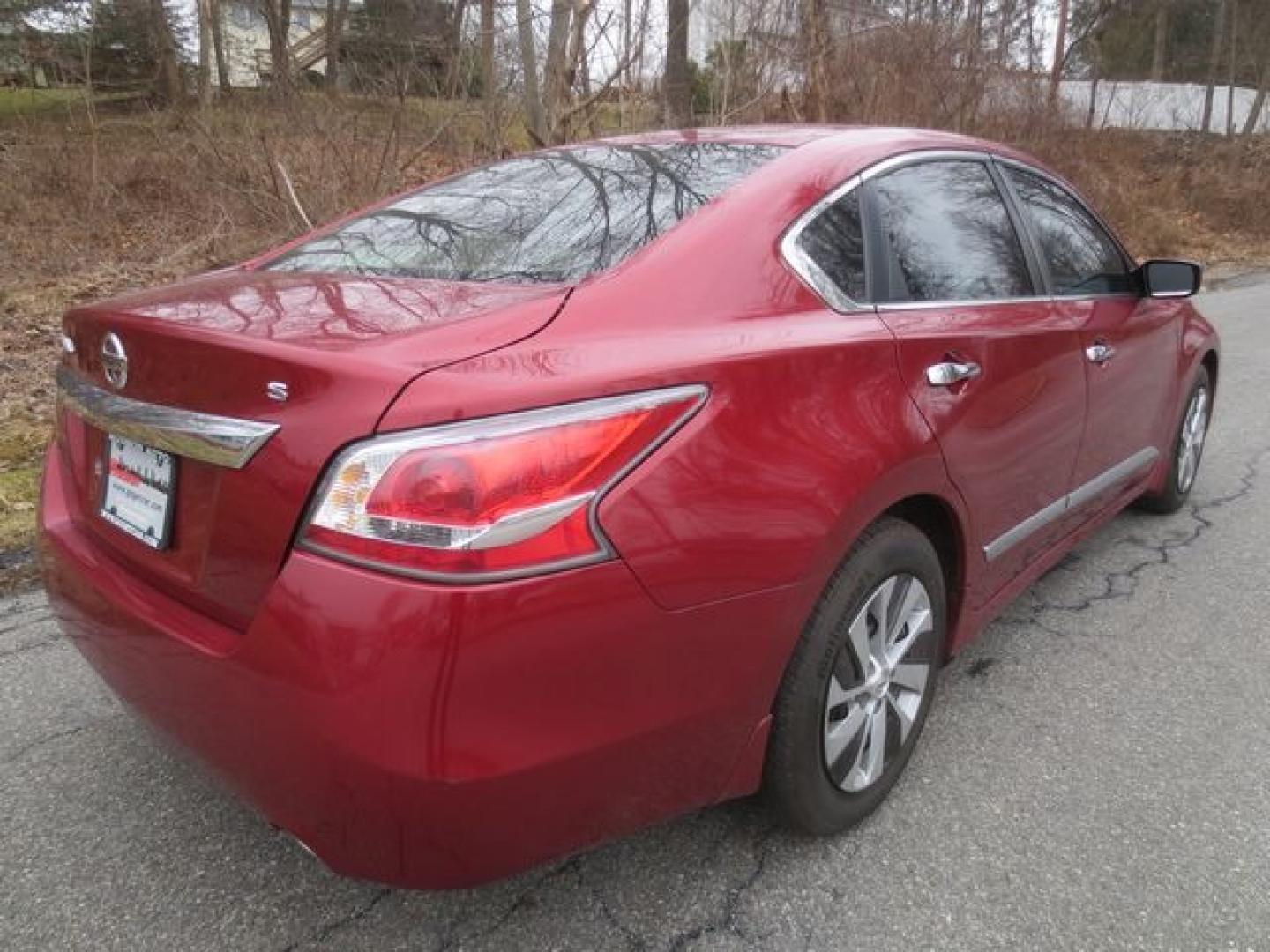 2015 Red /Tan Nissan Altima 2.5 S (1N4AL3AP4FC) with an 2.5L L4 DOHC 16V engine, Automatic transmission, located at 270 US Route 6, Mahopac, NY, 10541, (845) 621-0895, 41.349022, -73.755280 - Photo#3