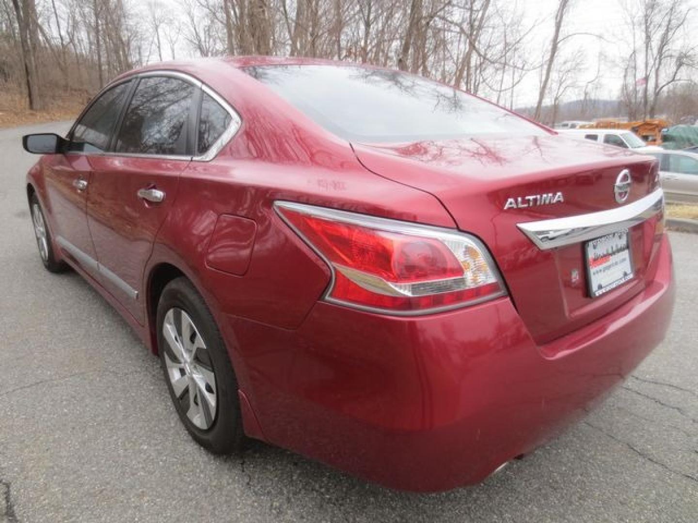 2015 Red /Tan Nissan Altima 2.5 S (1N4AL3AP4FC) with an 2.5L L4 DOHC 16V engine, Automatic transmission, located at 270 US Route 6, Mahopac, NY, 10541, (845) 621-0895, 41.349022, -73.755280 - Photo#4