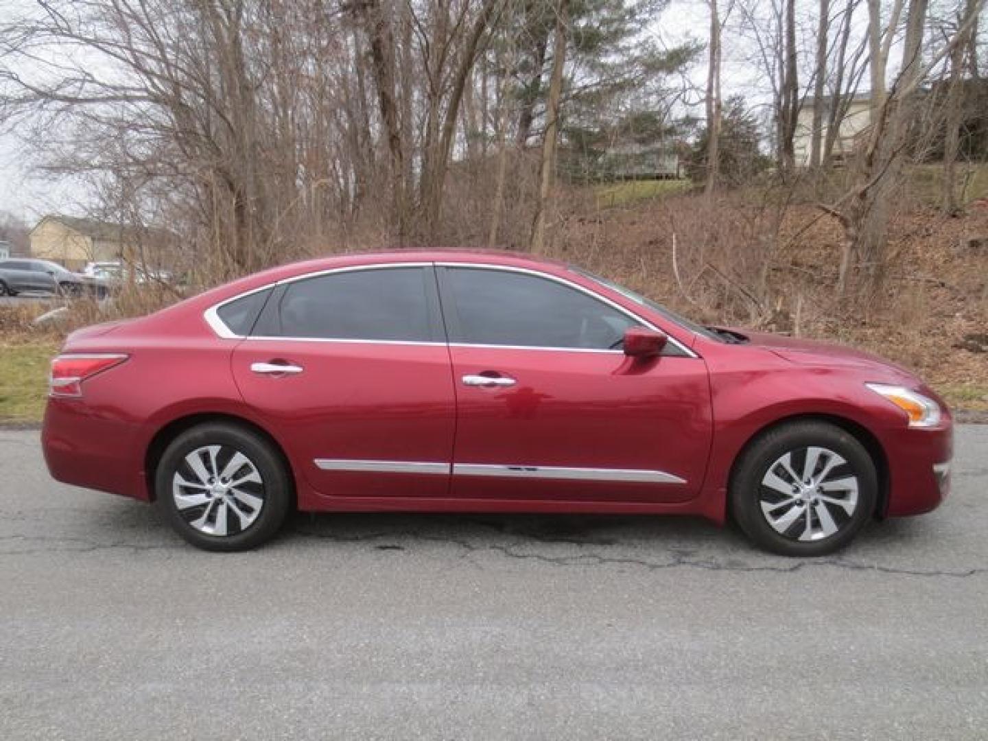 2015 Red /Tan Nissan Altima 2.5 S (1N4AL3AP4FC) with an 2.5L L4 DOHC 16V engine, Automatic transmission, located at 270 US Route 6, Mahopac, NY, 10541, (845) 621-0895, 41.349022, -73.755280 - Photo#9
