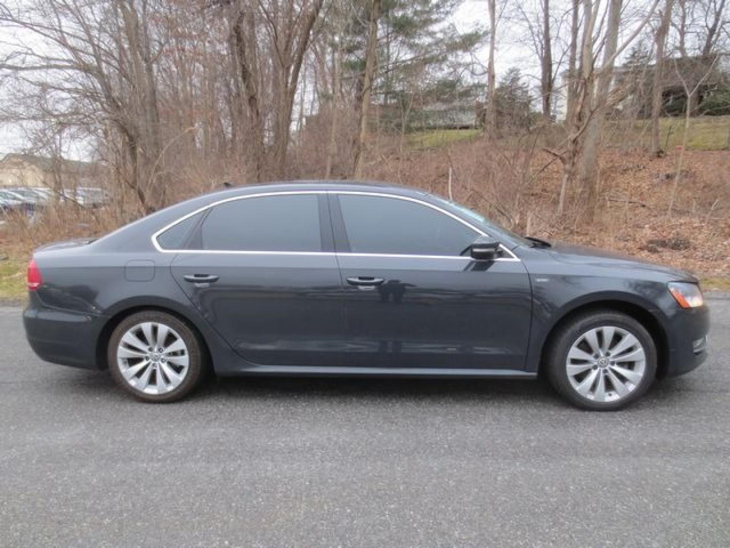 2014 Gray /Gray Volkswagen Passat 1.8T SE AT PZEV (1VWBT7A33EC) with an 4CYL1.8L TURBO engine, 6-Speed Automatic transmission, located at 270 US Route 6, Mahopac, NY, 10541, (845) 621-0895, 41.349022, -73.755280 - Photo#10