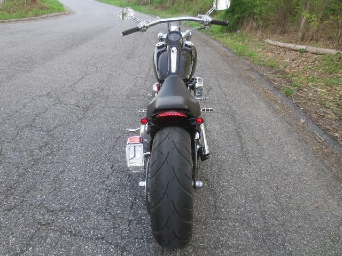 2002 Black (1HD1JBB182Y) with an 2 CYLINDER TWIN CAM S&S PORTED engine, 6 SPEED BAKER transmission, located at 270 US Route 6, Mahopac, NY, 10541, (845) 621-0895, 41.349022, -73.755280 - Photo#14