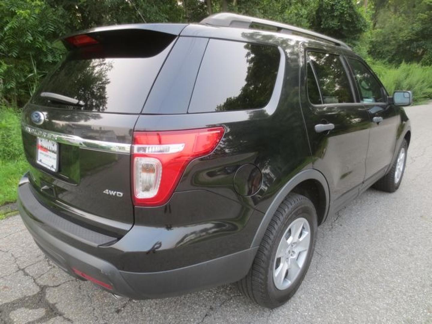 2014 Black /Gray Ford Explorer (1FM5K8B82EG) with an 3.5L V6 DOHC 24V engine, Automatic transmission, located at 270 US Route 6, Mahopac, NY, 10541, (845) 621-0895, 41.349022, -73.755280 - Photo#3