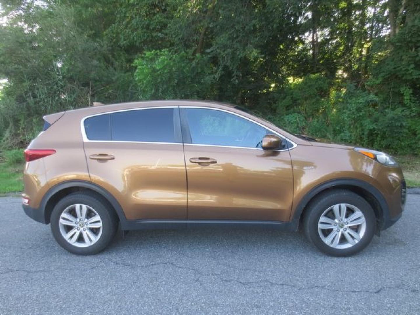 2017 Tan /Black Kia Sportage LX AWD (KNDPMCAC4H7) with an 2.4L V6 DOHC 24V engine, 6A transmission, located at 270 US Route 6, Mahopac, NY, 10541, (845) 621-0895, 41.349022, -73.755280 - Photo#10