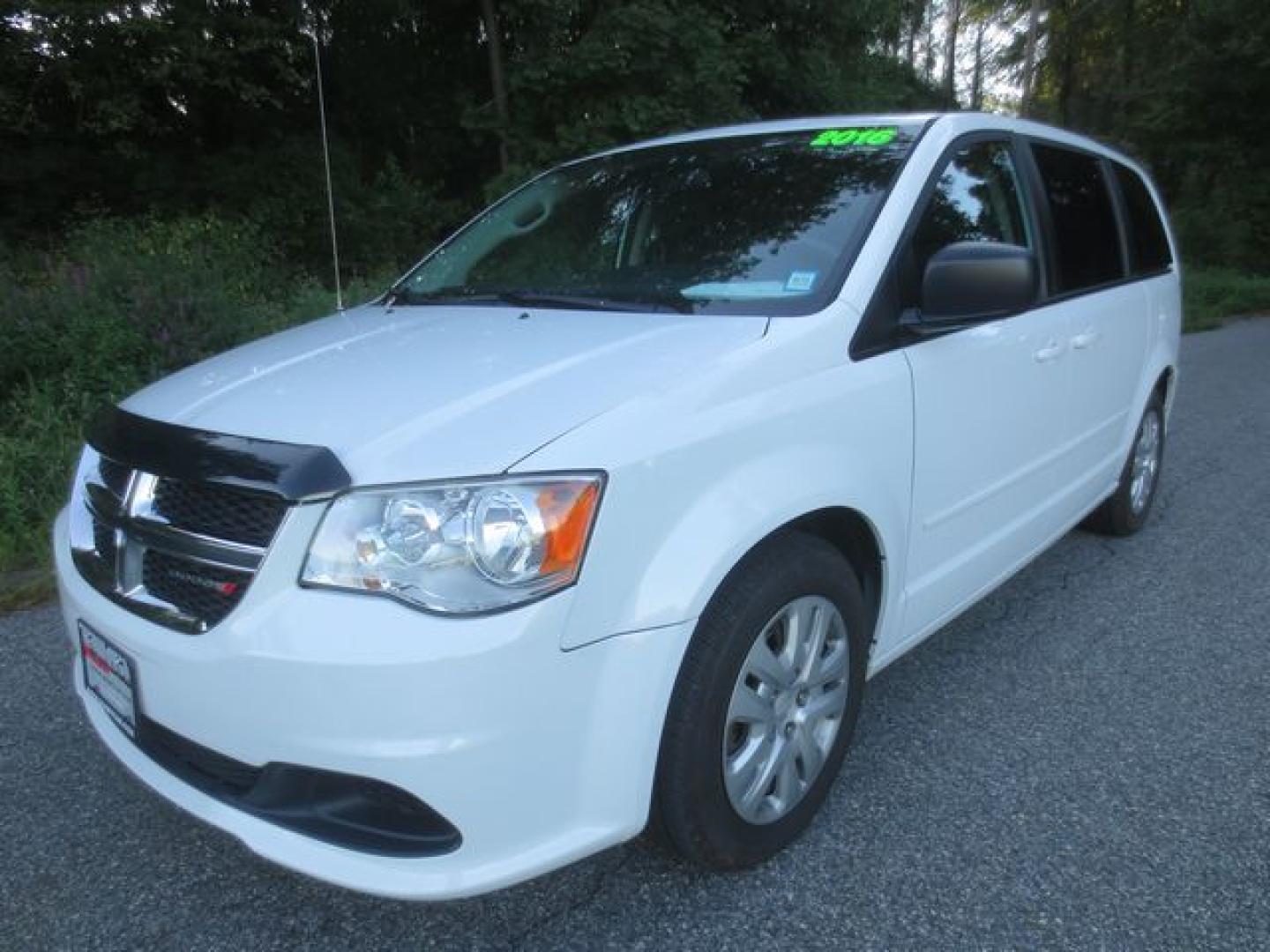 2016 White /Black Dodge Grand Caravan SE (2C4RDGBG5GR) with an 3.6 liter V-6 engine, Automatic transmission, located at 270 US Route 6, Mahopac, NY, 10541, (845) 621-0895, 41.349022, -73.755280 - Photo#0