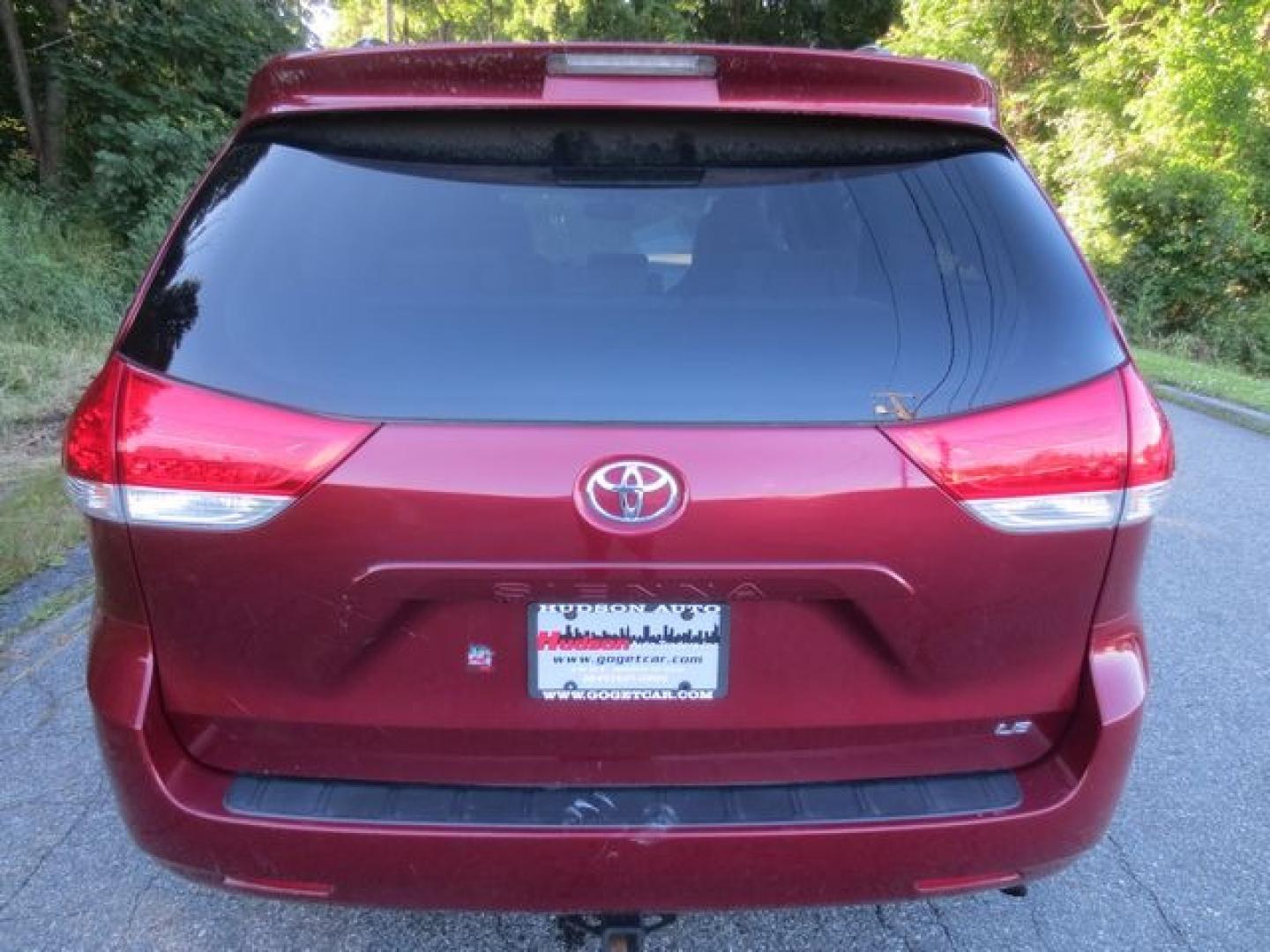 2012 Red /Gray Toyota Sienna LE (5TDKK3DC3CS) with an 3.5L v6 engine, Automatic transmission, located at 270 US Route 6, Mahopac, NY, 10541, (845) 621-0895, 41.349022, -73.755280 - Photo#5