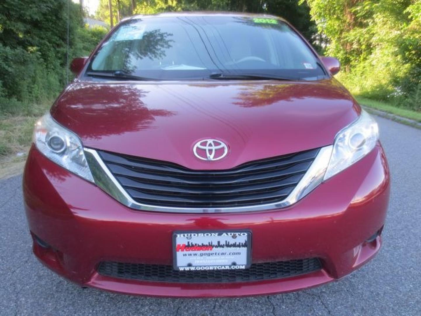 2012 Red /Gray Toyota Sienna LE (5TDKK3DC3CS) with an 3.5L v6 engine, Automatic transmission, located at 270 US Route 6, Mahopac, NY, 10541, (845) 621-0895, 41.349022, -73.755280 - Photo#2