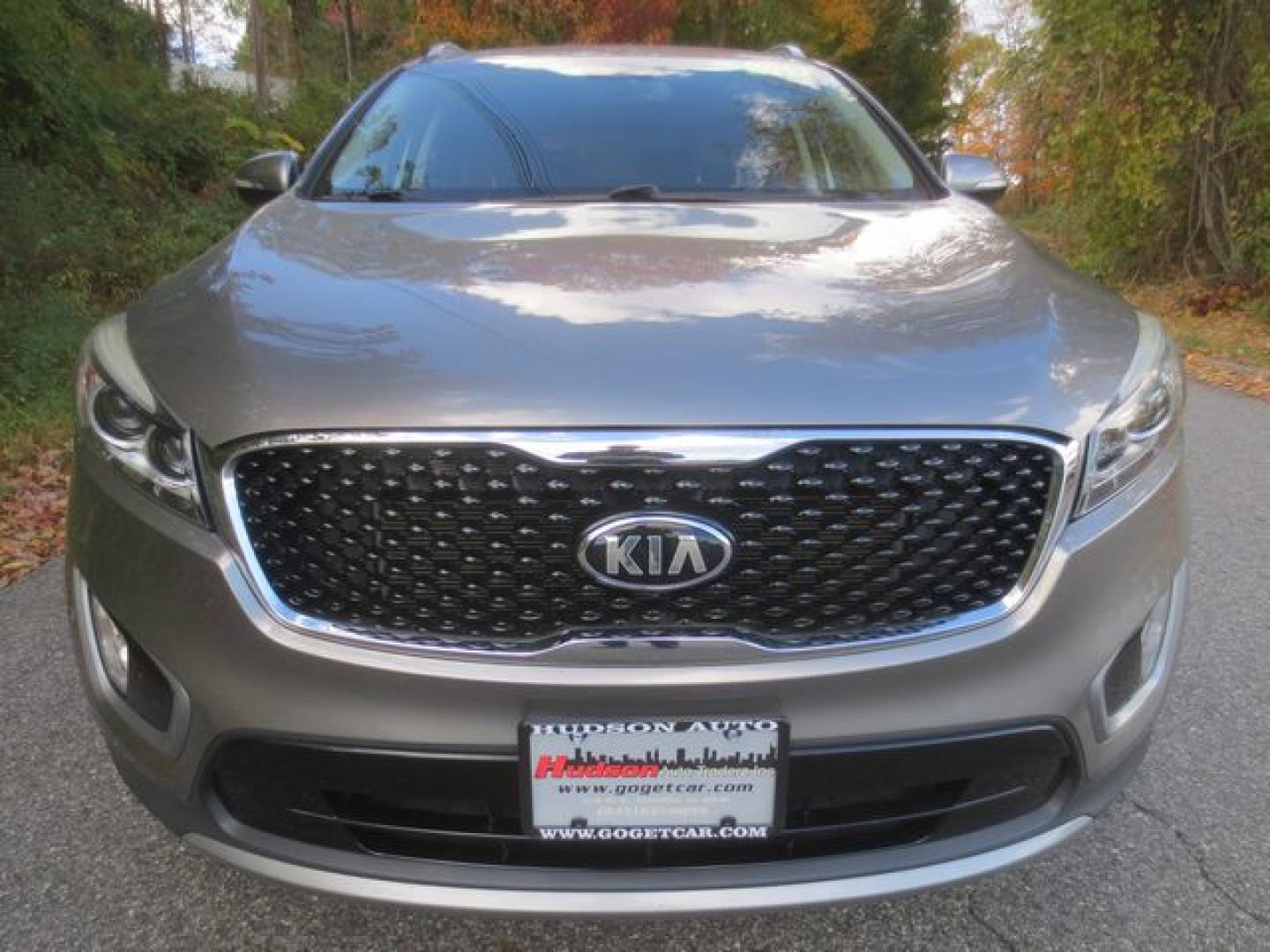 2017 Gray /Black Kia Sorento EX (5XYPHDA56HG) with an V-6 engine, Automatic transmission, located at 270 US Route 6, Mahopac, NY, 10541, (845) 621-0895, 41.349022, -73.755280 - Photo#2