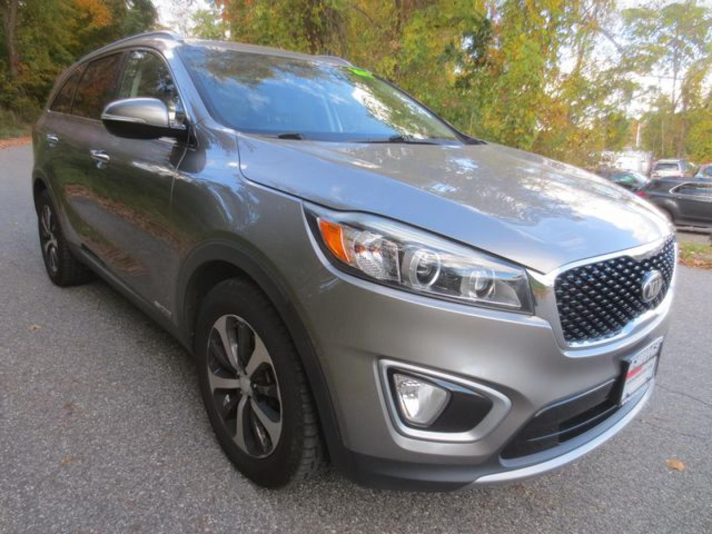 2017 Gray /Black Kia Sorento EX (5XYPHDA56HG) with an V-6 engine, Automatic transmission, located at 270 US Route 6, Mahopac, NY, 10541, (845) 621-0895, 41.349022, -73.755280 - Photo#1