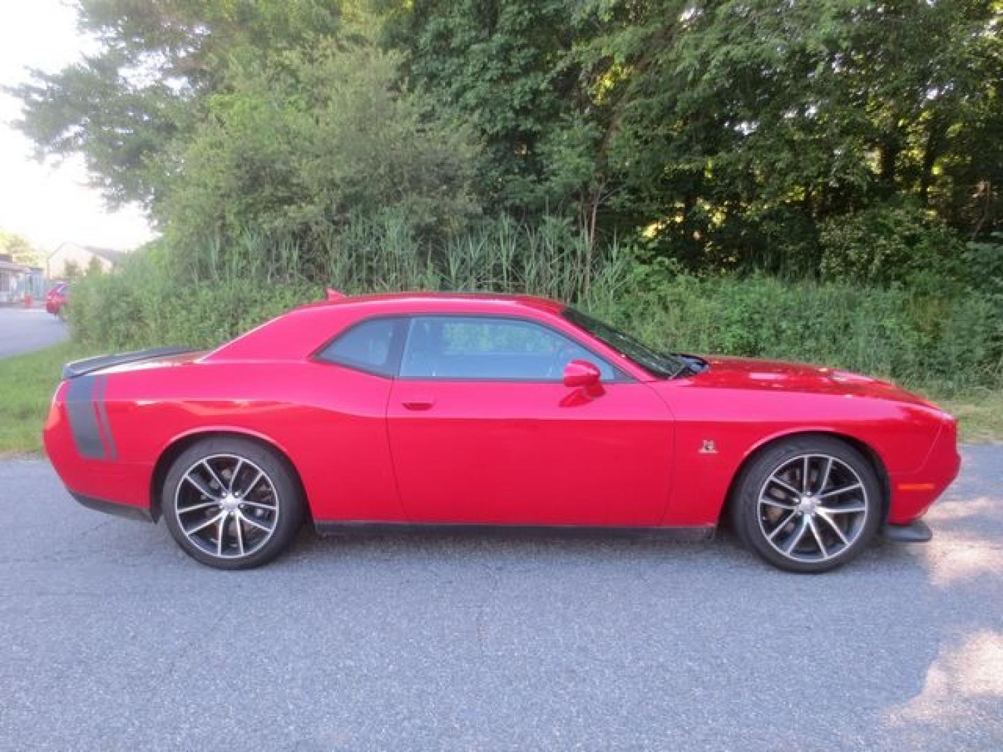 2016 Red /Black Dodge Challenger R/T SCAT PACK (2C3CDZFJ6GH) with an 6.4liter V8 OHV engine, Automatic 8speed transmission, located at 270 US Route 6, Mahopac, NY, 10541, (845) 621-0895, 41.349022, -73.755280 - Photo#10