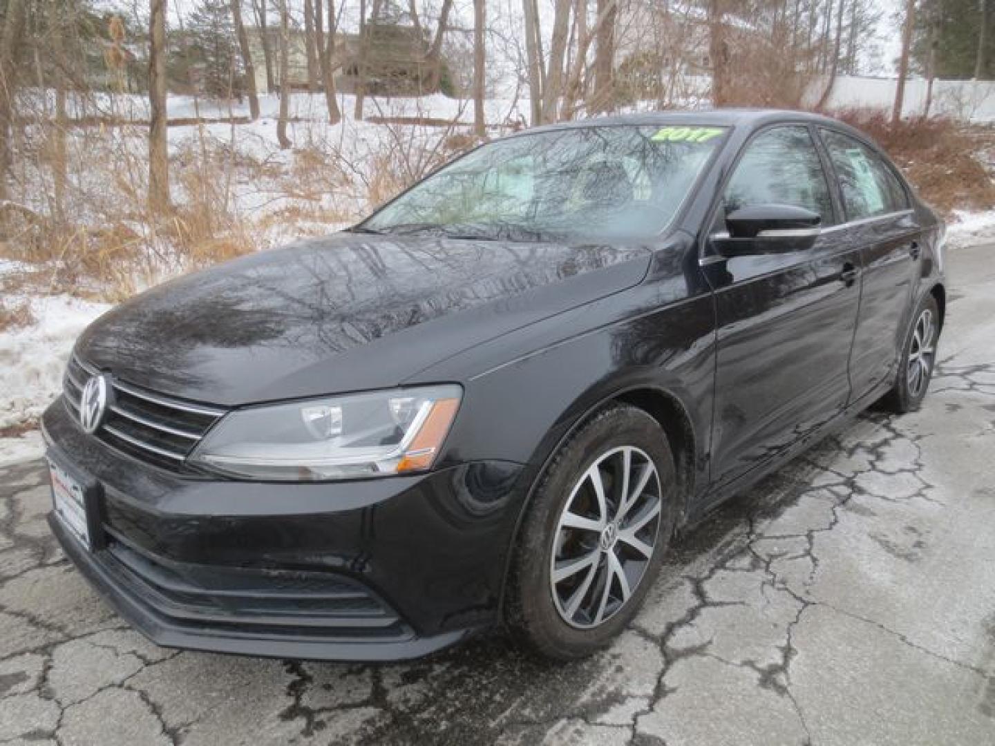 2017 Volkswagen Jetta SE (3VWB67AJ3HM) with an 1.4L L4 DOHC 20V engine, 5-speed manual transmission, located at 270 US Route 6, Mahopac, NY, 10541, (845) 621-0895, 41.349022, -73.755280 - Photo#0