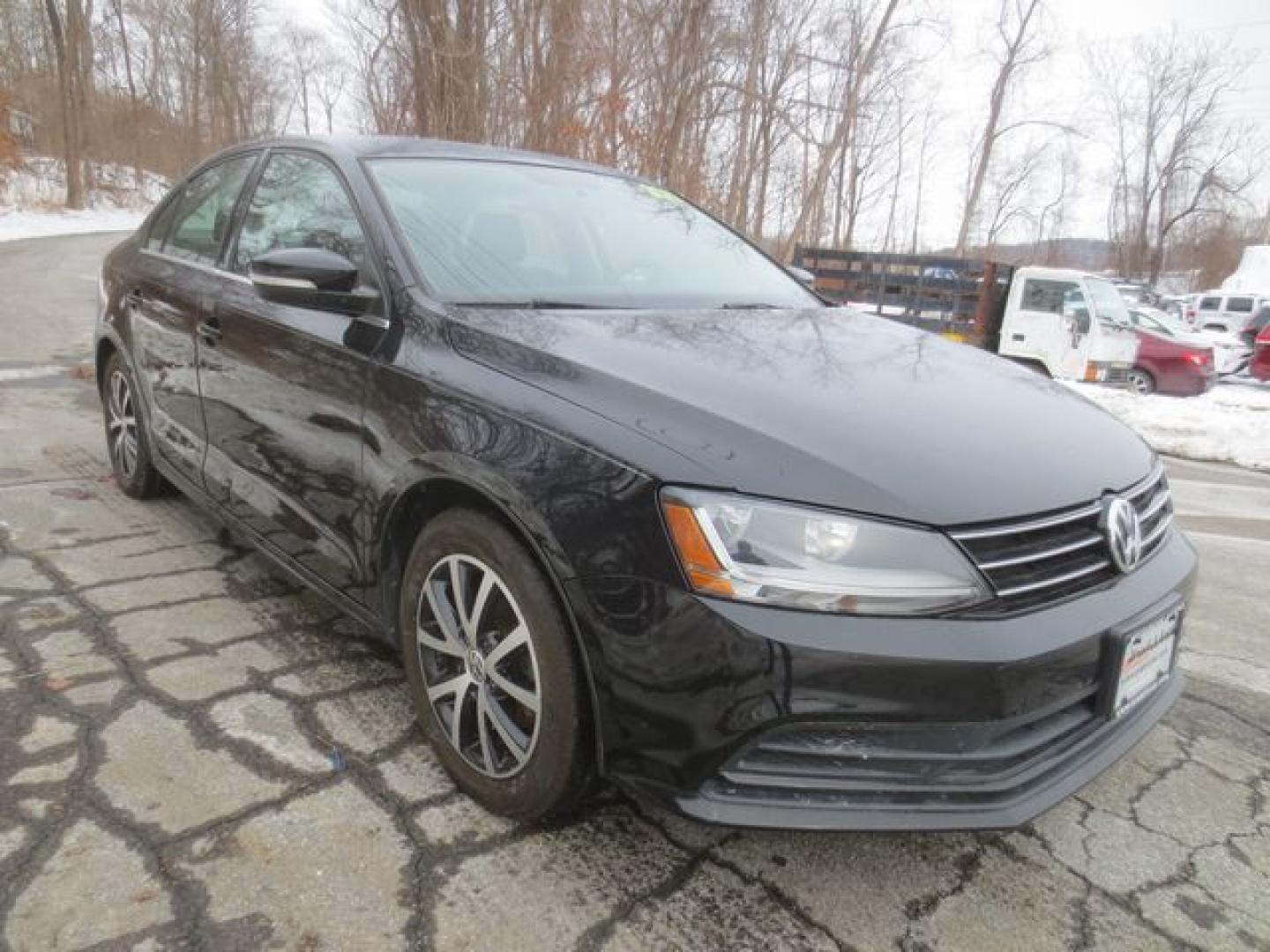 2017 Volkswagen Jetta SE (3VWB67AJ3HM) with an 1.4L L4 DOHC 20V engine, 5-speed manual transmission, located at 270 US Route 6, Mahopac, NY, 10541, (845) 621-0895, 41.349022, -73.755280 - Photo#1