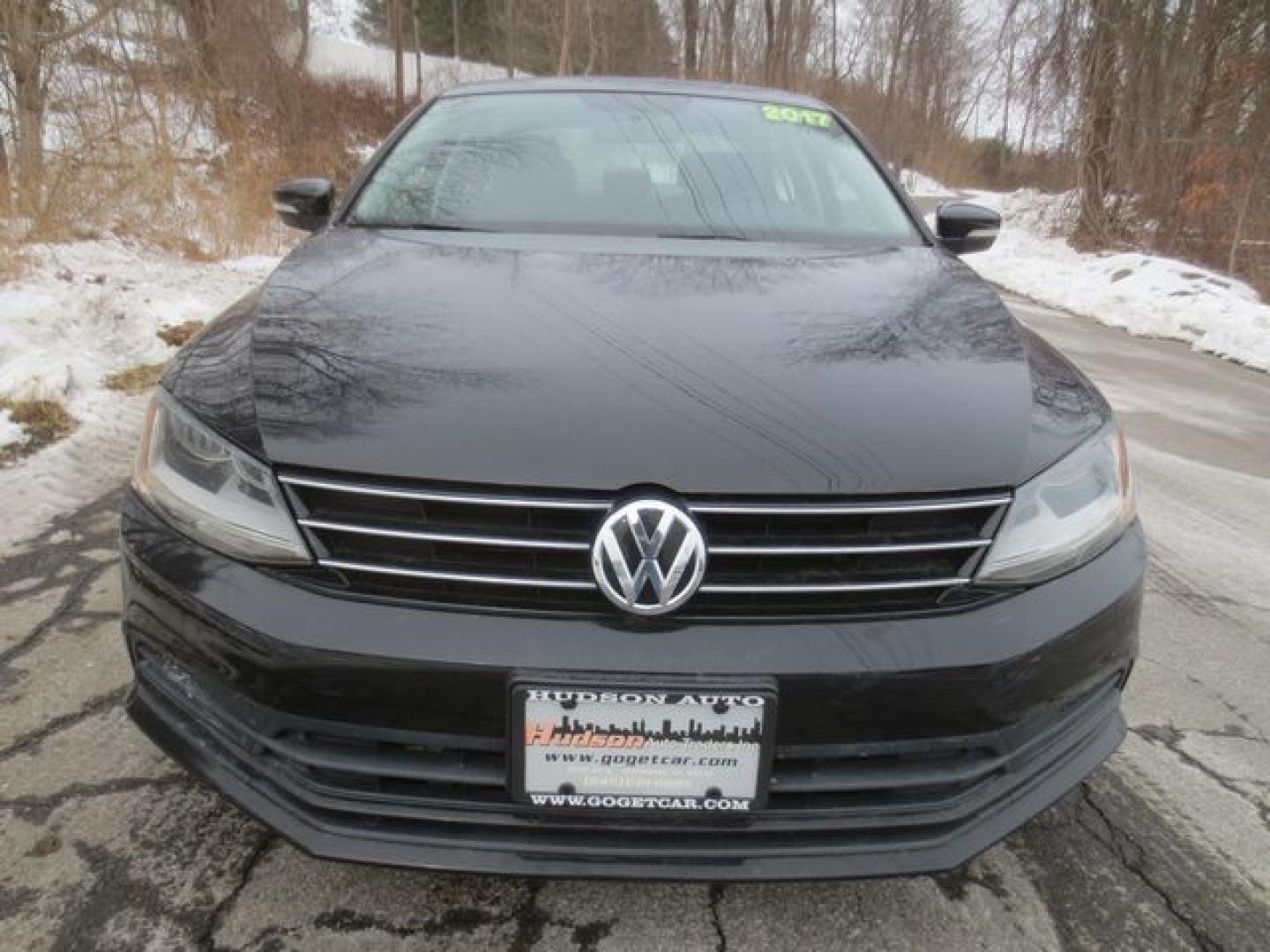 2017 Volkswagen Jetta SE (3VWB67AJ3HM) with an 1.4L L4 DOHC 20V engine, 5-speed manual transmission, located at 270 US Route 6, Mahopac, NY, 10541, (845) 621-0895, 41.349022, -73.755280 - Photo#2