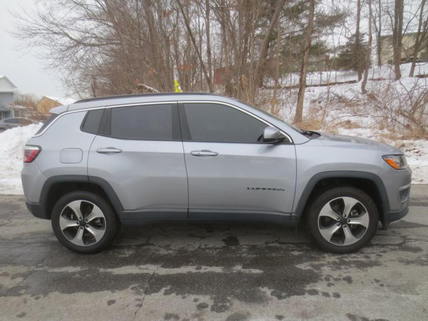 2018 Gray /Black Jeep Compass Sport 4WD (3C4NJDBB9JT) with an 2.4L L4 DOHC 16V engine, Automatic transmission, located at 270 US Route 6, Mahopac, NY, 10541, (845) 621-0895, 41.349022, -73.755280 - Photo#10