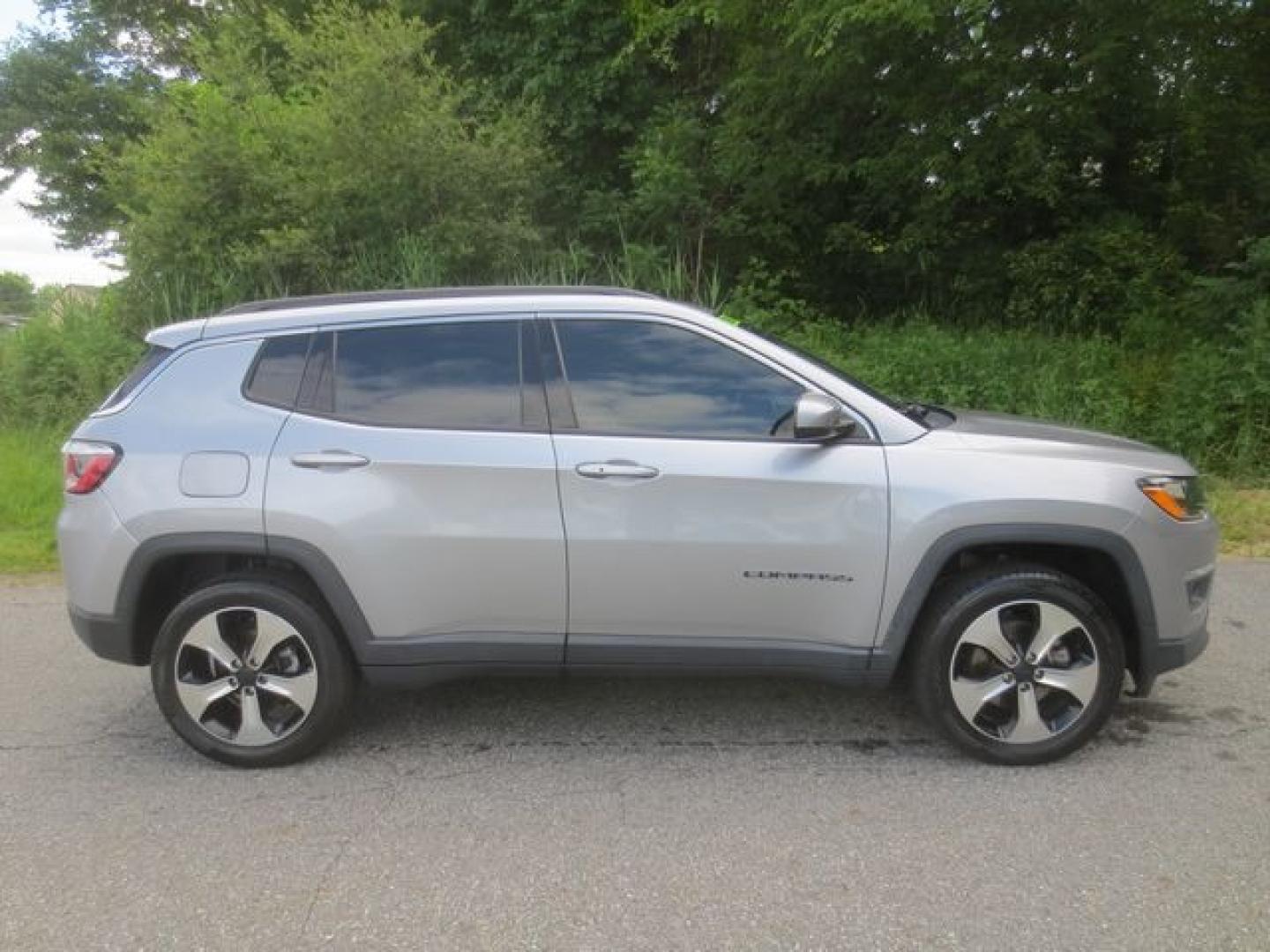 2018 Gray /Black Jeep Compass Sport 4WD (3C4NJDBB9JT) with an 2.4L L4 DOHC 16V engine, Automatic transmission, located at 270 US Route 6, Mahopac, NY, 10541, (845) 621-0895, 41.349022, -73.755280 - Photo#10