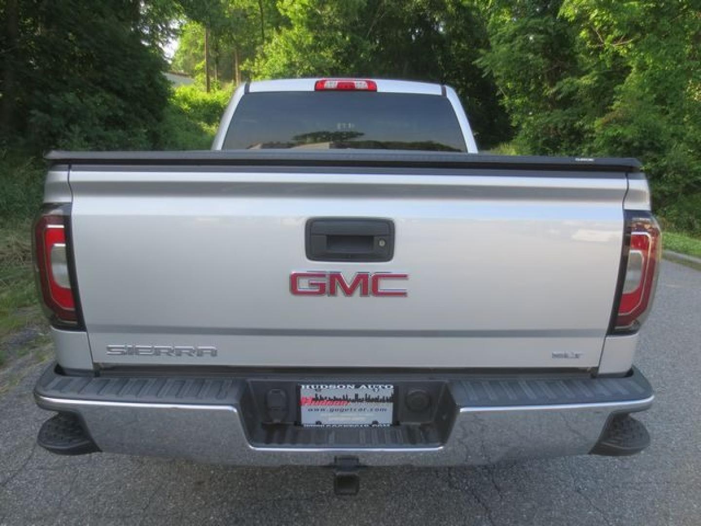 2018 Silver /Black GMC Sierra 1500 SLT Crew Cab Short Box 4WD (3GTU2NEC9JG) with an 5.3L V8 OHV 16V engine, Automatic transmission, located at 270 US Route 6, Mahopac, NY, 10541, (845) 621-0895, 41.349022, -73.755280 - Photo#5