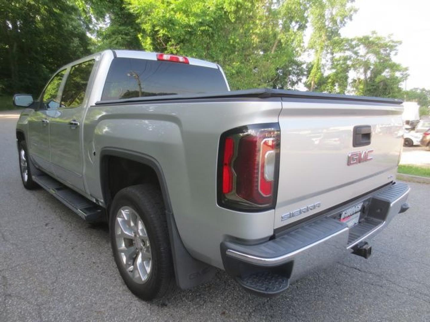 2018 Silver /Black GMC Sierra 1500 SLT Crew Cab Short Box 4WD (3GTU2NEC9JG) with an 5.3L V8 OHV 16V engine, Automatic transmission, located at 270 US Route 6, Mahopac, NY, 10541, (845) 621-0895, 41.349022, -73.755280 - Photo#4