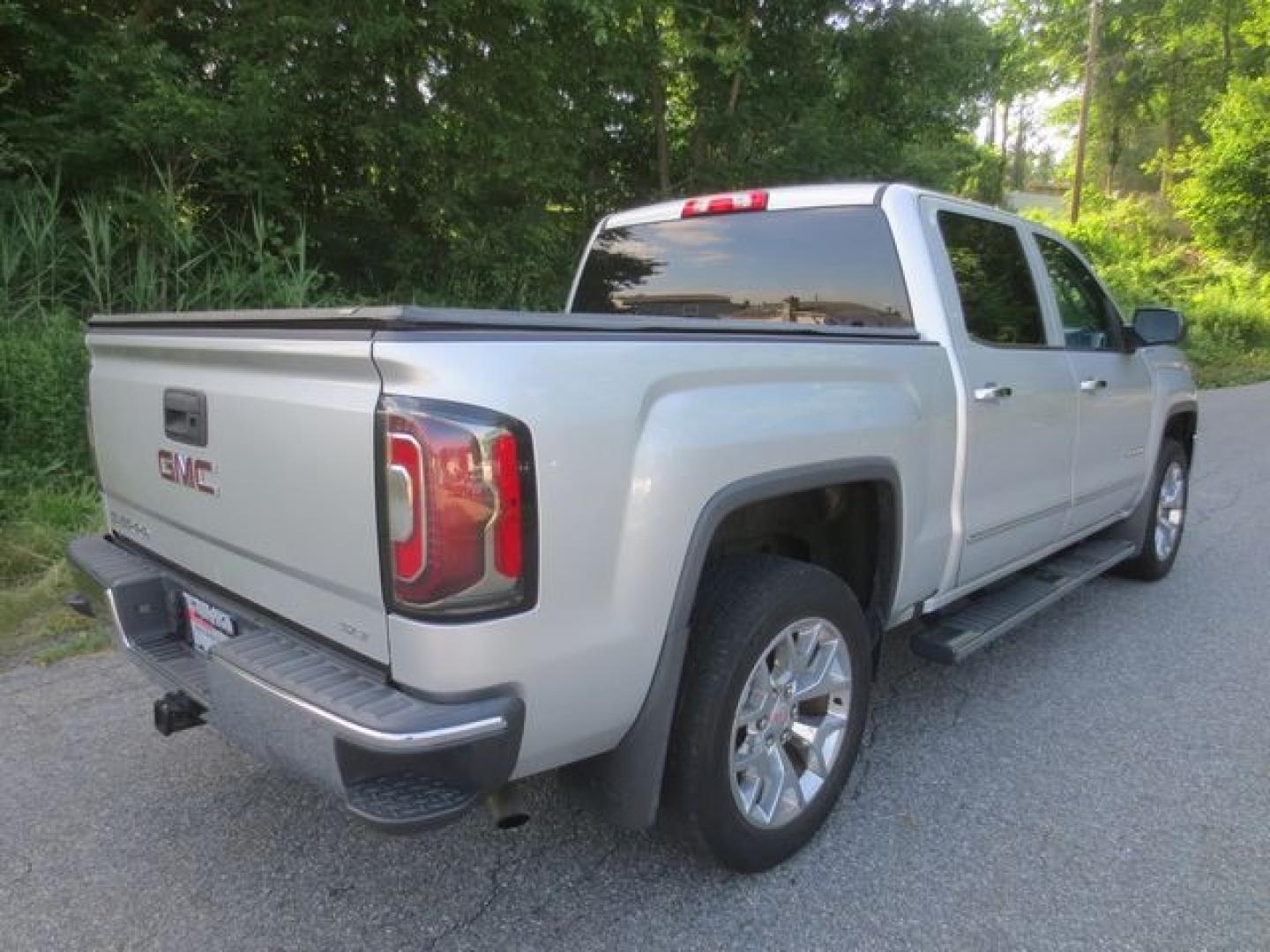 2018 Silver /Black GMC Sierra 1500 SLT Crew Cab Short Box 4WD (3GTU2NEC9JG) with an 5.3L V8 OHV 16V engine, Automatic transmission, located at 270 US Route 6, Mahopac, NY, 10541, (845) 621-0895, 41.349022, -73.755280 - Photo#3