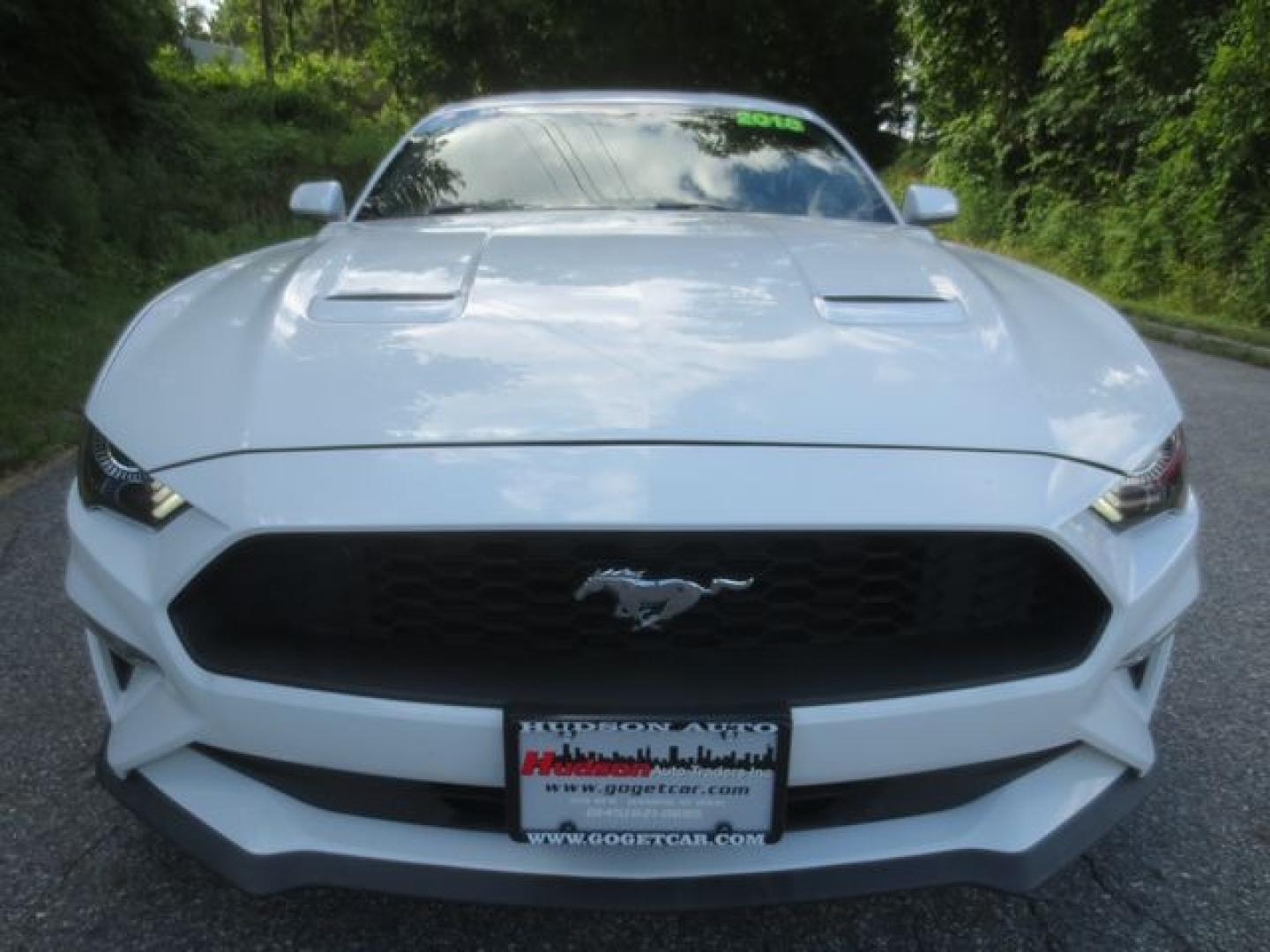 2018 White /Red Ford Mustang ECOBOOST (1FA6P8TH6J5) with an 2.3l 4cyl TURBO engine, Automatic transmission, located at 270 US Route 6, Mahopac, NY, 10541, (845) 621-0895, 41.349022, -73.755280 - Photo#2