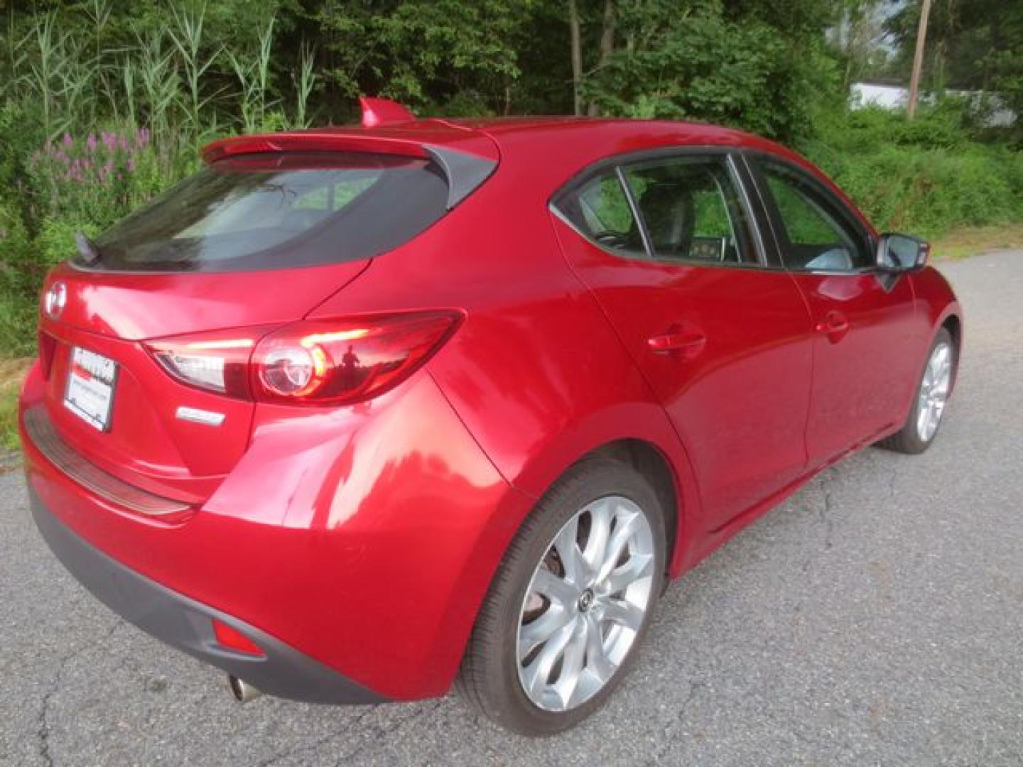 2015 Red /Black Mazda MAZDA3 S Grand Touring (JM1BM1M37F1) with an 2.5L L4 DOHC 16V engine, 6-Speed Automatic transmission, located at 270 US Route 6, Mahopac, NY, 10541, (845) 621-0895, 41.349022, -73.755280 - Photo#3