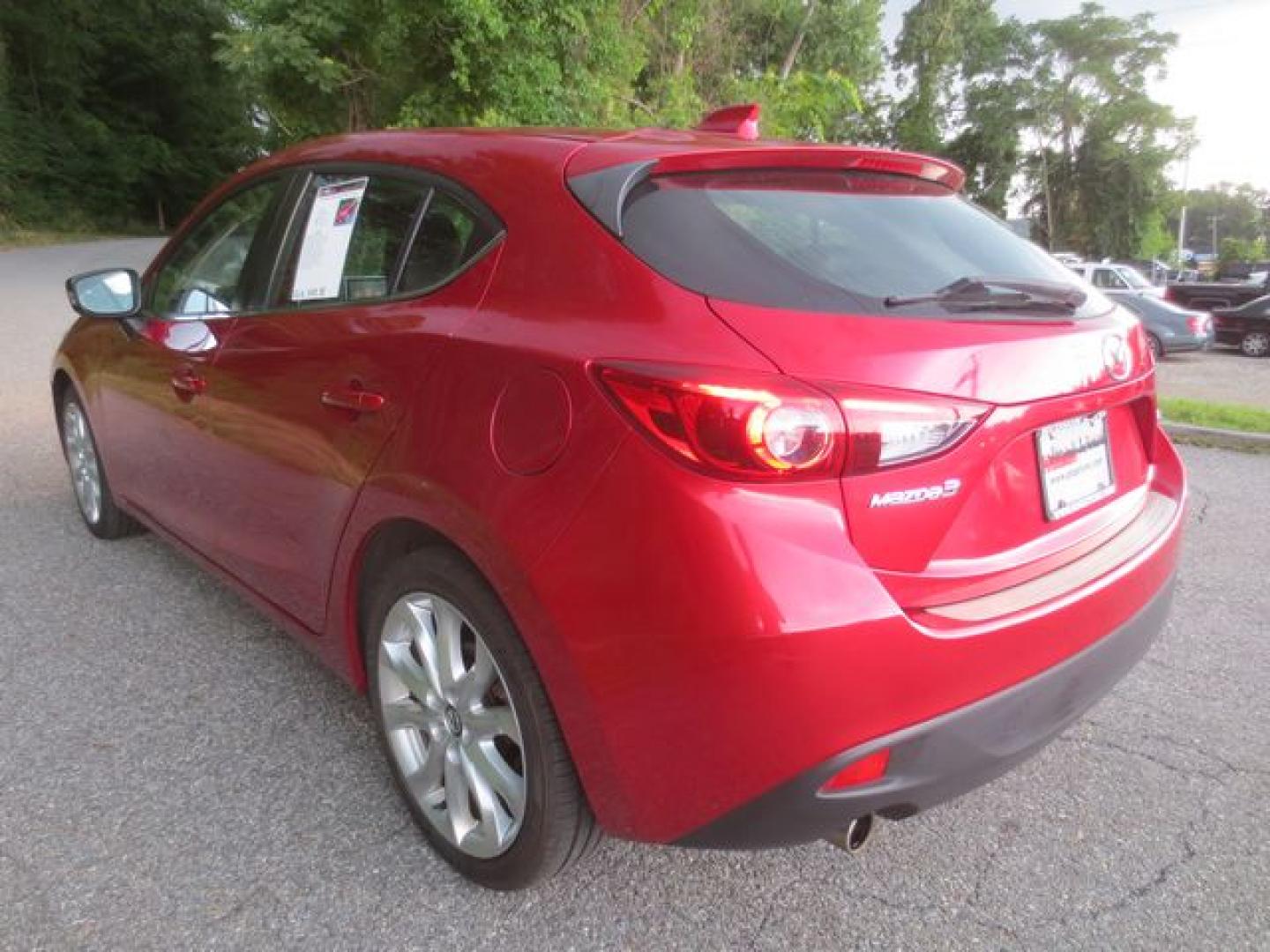 2015 Red /Black Mazda MAZDA3 S Grand Touring (JM1BM1M37F1) with an 2.5L L4 DOHC 16V engine, 6-Speed Automatic transmission, located at 270 US Route 6, Mahopac, NY, 10541, (845) 621-0895, 41.349022, -73.755280 - Photo#4