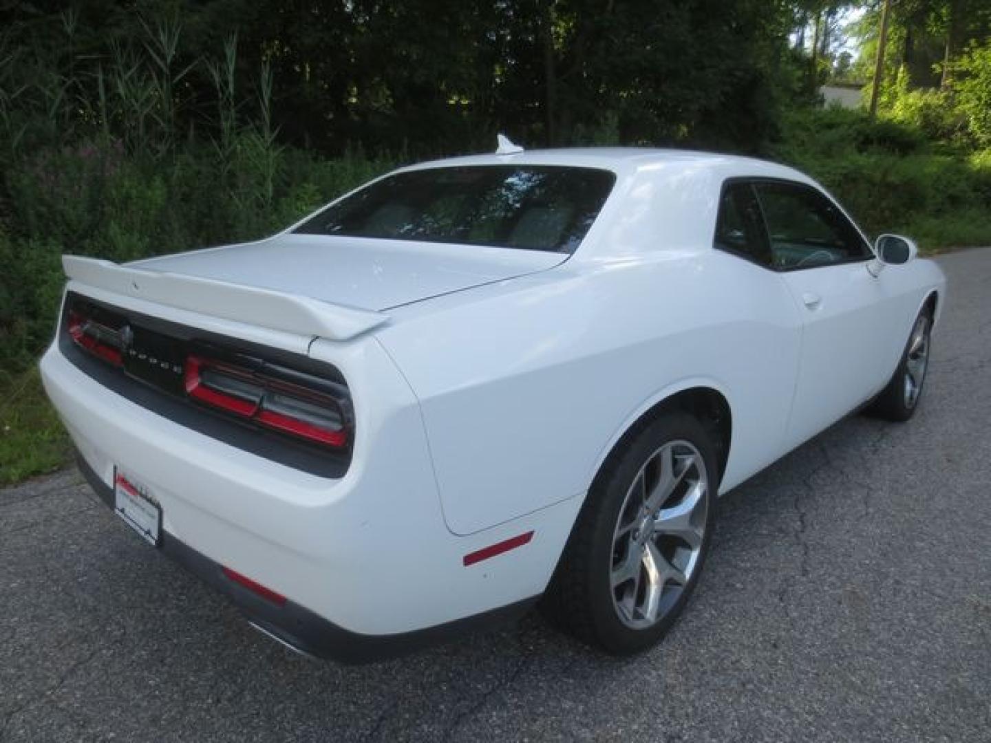 2016 White /Black Dodge Challenger SXT (2C3CDZAG5GH) with an 3.6L V6 DOHC 24V engine, Automatic transmission, located at 270 US Route 6, Mahopac, NY, 10541, (845) 621-0895, 41.349022, -73.755280 - Photo#3