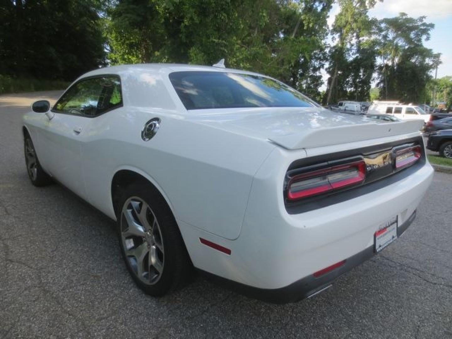 2016 White /Black Dodge Challenger SXT (2C3CDZAG5GH) with an 3.6L V6 DOHC 24V engine, Automatic transmission, located at 270 US Route 6, Mahopac, NY, 10541, (845) 621-0895, 41.349022, -73.755280 - Photo#4