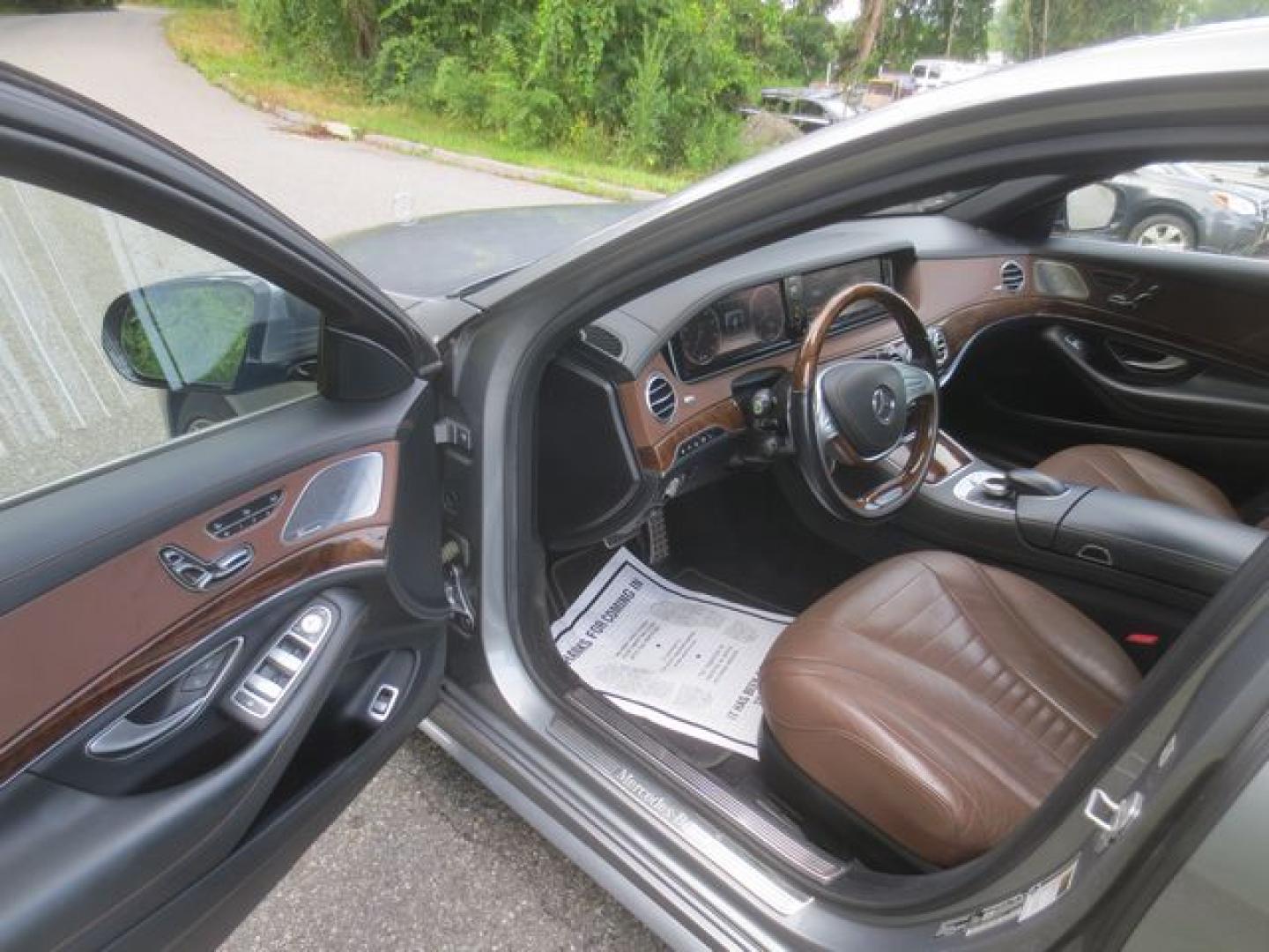 2014 Gray /Saddle Mercedes-Benz S-Class S550 4MATIC (WDDUG8FB6EA) with an 4.7L V8 DOHC 24V engine, 7-Speed Automatic transmission, located at 270 US Route 6, Mahopac, NY, 10541, (845) 621-0895, 41.349022, -73.755280 - Photo#5