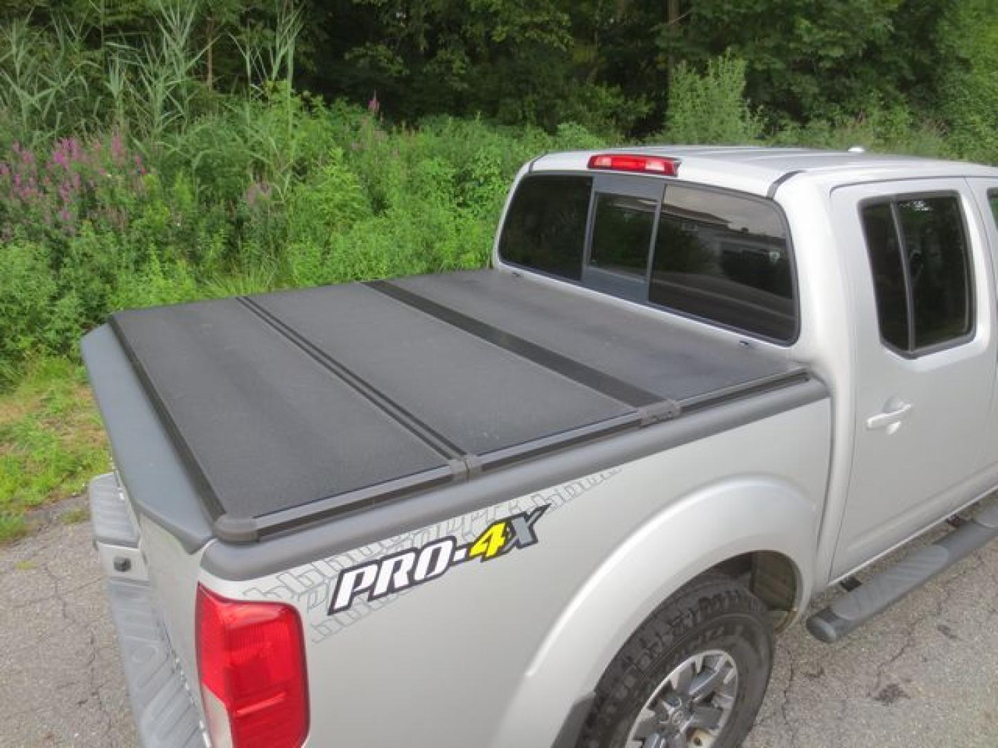 2014 /Gray Nissan Frontier PRO-4X (1N6AD0EVXEN) with an 4.0L V6 DOHC 24V engine, 5-Speed Automatic transmission, located at 270 US Route 6, Mahopac, NY, 10541, (845) 621-0895, 41.349022, -73.755280 - Photo#10