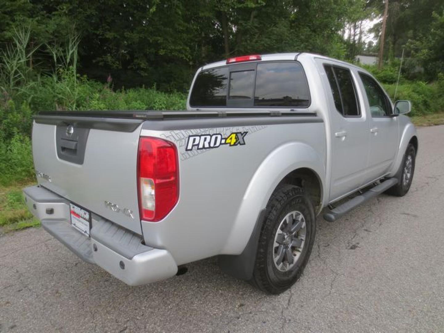 2014 /Gray Nissan Frontier PRO-4X (1N6AD0EVXEN) with an 4.0L V6 DOHC 24V engine, 5-Speed Automatic transmission, located at 270 US Route 6, Mahopac, NY, 10541, (845) 621-0895, 41.349022, -73.755280 - Photo#3