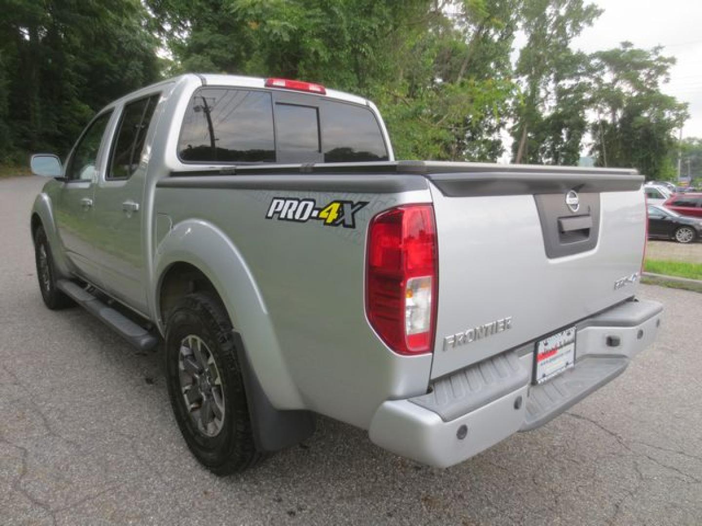 2014 /Gray Nissan Frontier PRO-4X (1N6AD0EVXEN) with an 4.0L V6 DOHC 24V engine, 5-Speed Automatic transmission, located at 270 US Route 6, Mahopac, NY, 10541, (845) 621-0895, 41.349022, -73.755280 - Photo#4