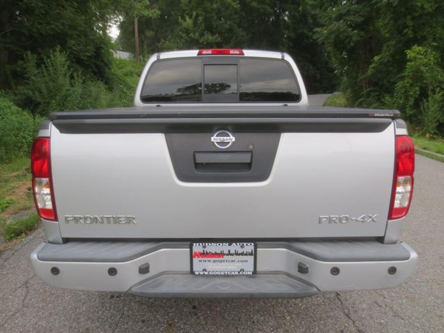 2014 /Gray Nissan Frontier PRO-4X (1N6AD0EVXEN) with an 4.0L V6 DOHC 24V engine, 5-Speed Automatic transmission, located at 270 US Route 6, Mahopac, NY, 10541, (845) 621-0895, 41.349022, -73.755280 - Photo#5