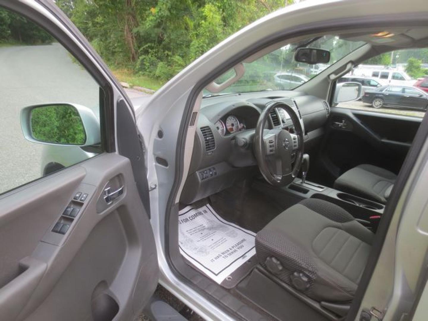 2014 /Gray Nissan Frontier PRO-4X (1N6AD0EVXEN) with an 4.0L V6 DOHC 24V engine, 5-Speed Automatic transmission, located at 270 US Route 6, Mahopac, NY, 10541, (845) 621-0895, 41.349022, -73.755280 - Photo#6