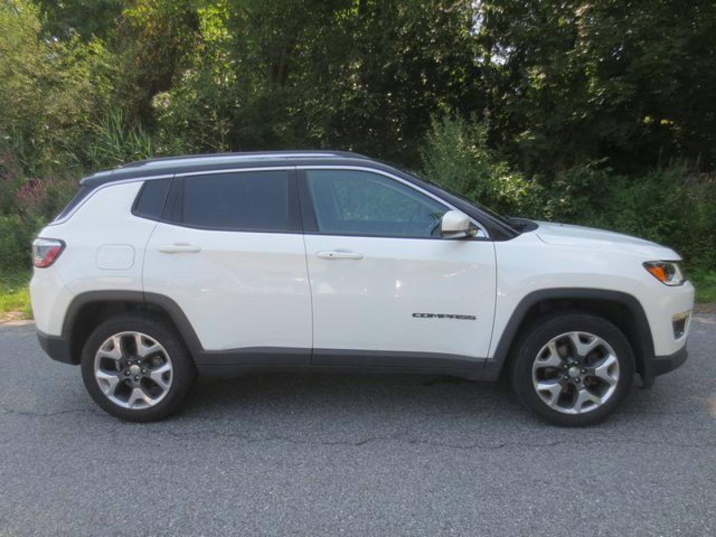 2018 /Black Jeep Compass Limited (3C4NJDCB3JT) with an 2.4L L4 DOHC 16V engine, Automatic transmission, located at 270 US Route 6, Mahopac, NY, 10541, (845) 621-0895, 41.349022, -73.755280 - Photo#10