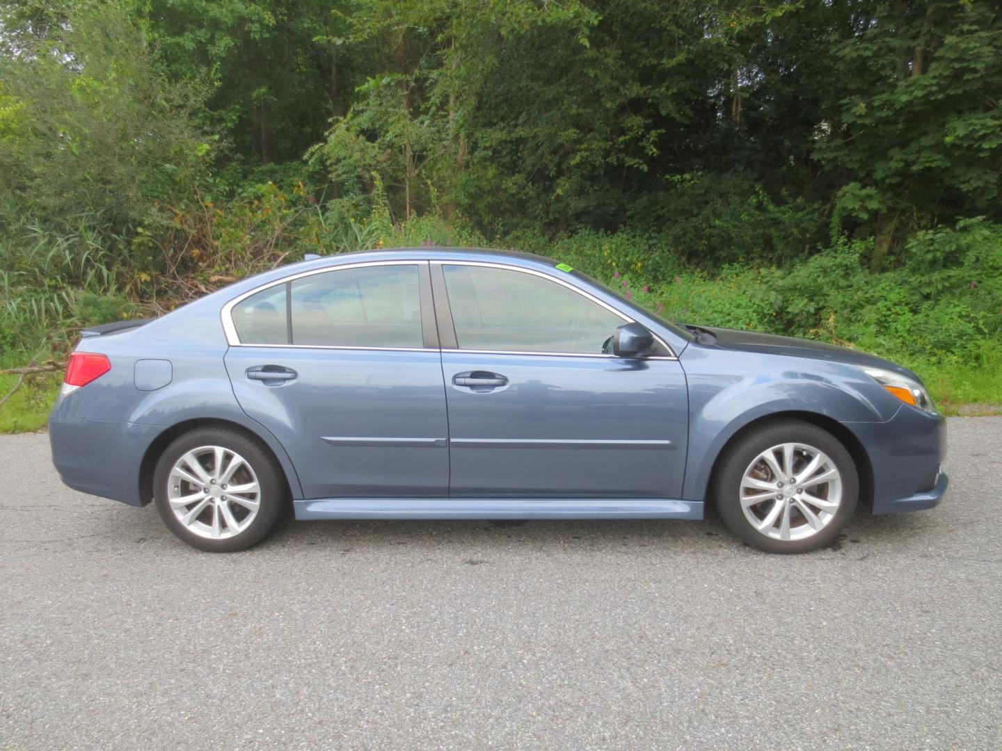 2013 /Black Subaru Legacy 3.6R Limited (4S3BMDK69D2) with an 3.6L H6 DOHC 24V engine, Automatic transmission, located at 270 US Route 6, Mahopac, NY, 10541, (845) 621-0895, 41.349022, -73.755280 - Photo#9