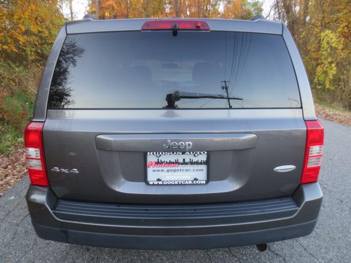 2016 Gray /Gray Jeep Patriot Latitude 4WD (1C4NJRFB1GD) with an 2.4L L4 DOHC 16V engine, Automatic transmission, located at 270 US Route 6, Mahopac, NY, 10541, (845) 621-0895, 41.349022, -73.755280 - Photo#5