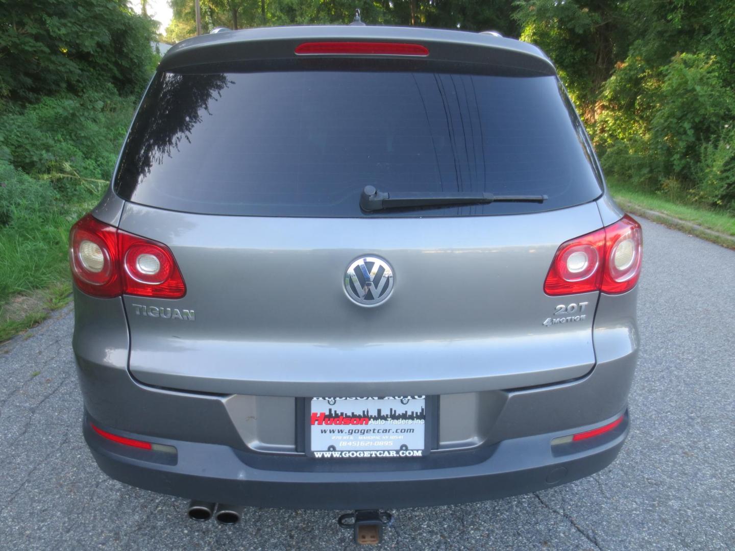 2010 Gray /Black Volkswagen Tiguan SE 4Motion (WVGBV7AX5AW) with an 2.0L L4 DOHC 16V TURBO engine, 6-Speed Automatic transmission, located at 270 US Route 6, Mahopac, NY, 10541, (845) 621-0895, 41.349022, -73.755280 - Photo#5