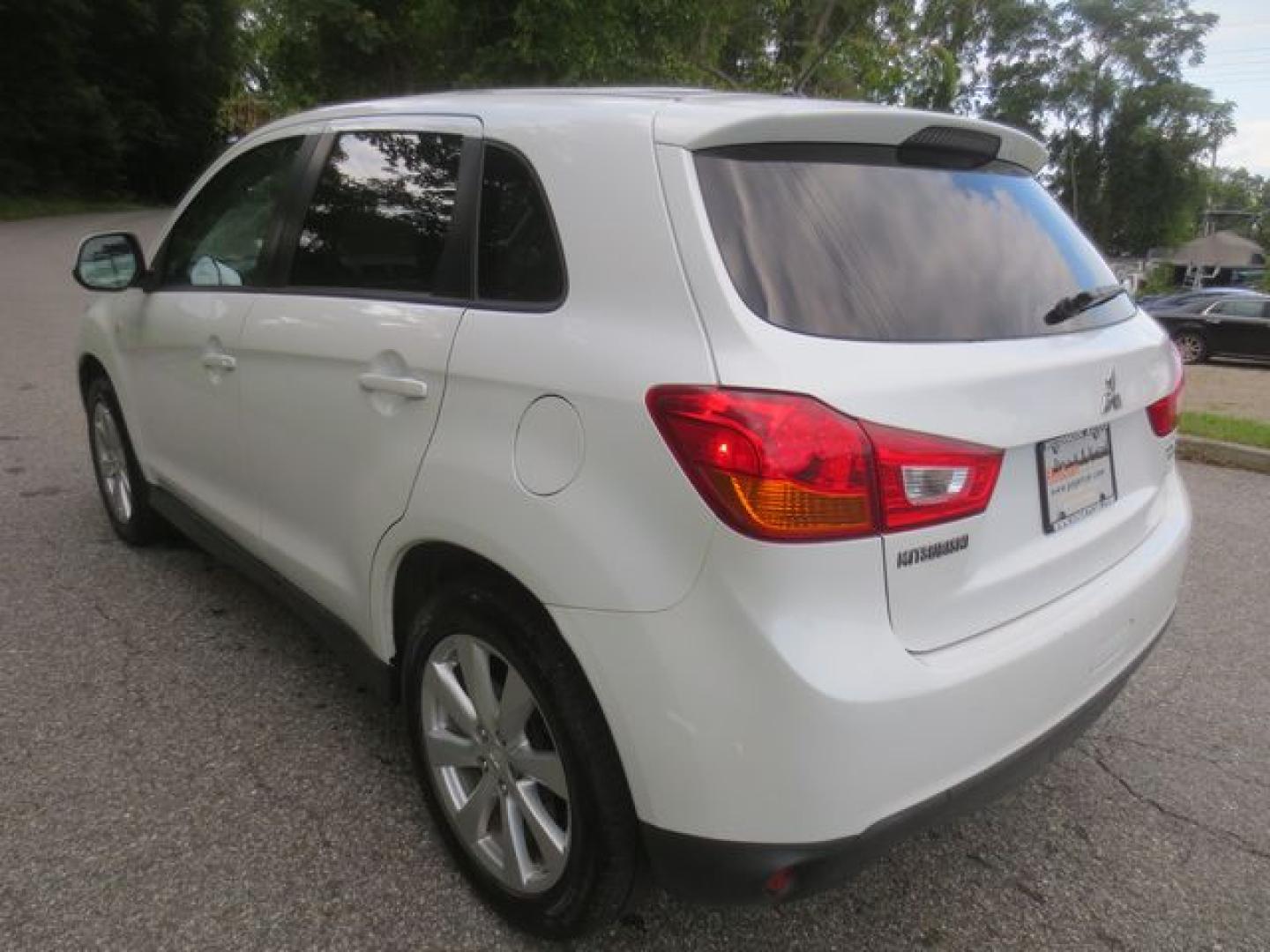 2015 White /Black Mitsubishi Outlander Sport ES (4A4AR3AW4FE) with an 2.4L L4 DOHC 16V engine, Automatic transmission, located at 270 US Route 6, Mahopac, NY, 10541, (845) 621-0895, 41.349022, -73.755280 - Photo#4