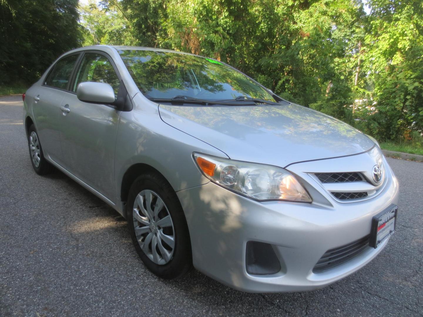 2012 Silver /Gray Toyota Corolla LE (2T1BU4EE8CC) with an 1.8L L4 DOHC 16V engine, Automatic transmission, located at 270 US Route 6, Mahopac, NY, 10541, (845) 621-0895, 41.349022, -73.755280 - Photo#2