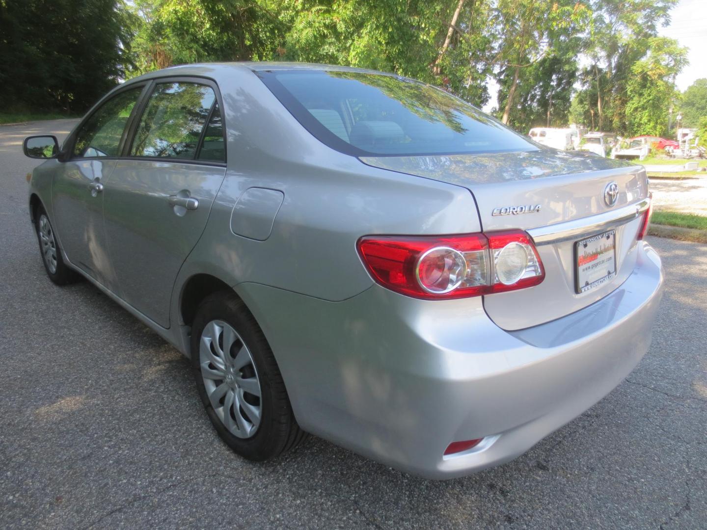 2012 Silver /Gray Toyota Corolla LE (2T1BU4EE8CC) with an 1.8L L4 DOHC 16V engine, Automatic transmission, located at 270 US Route 6, Mahopac, NY, 10541, (845) 621-0895, 41.349022, -73.755280 - Photo#4