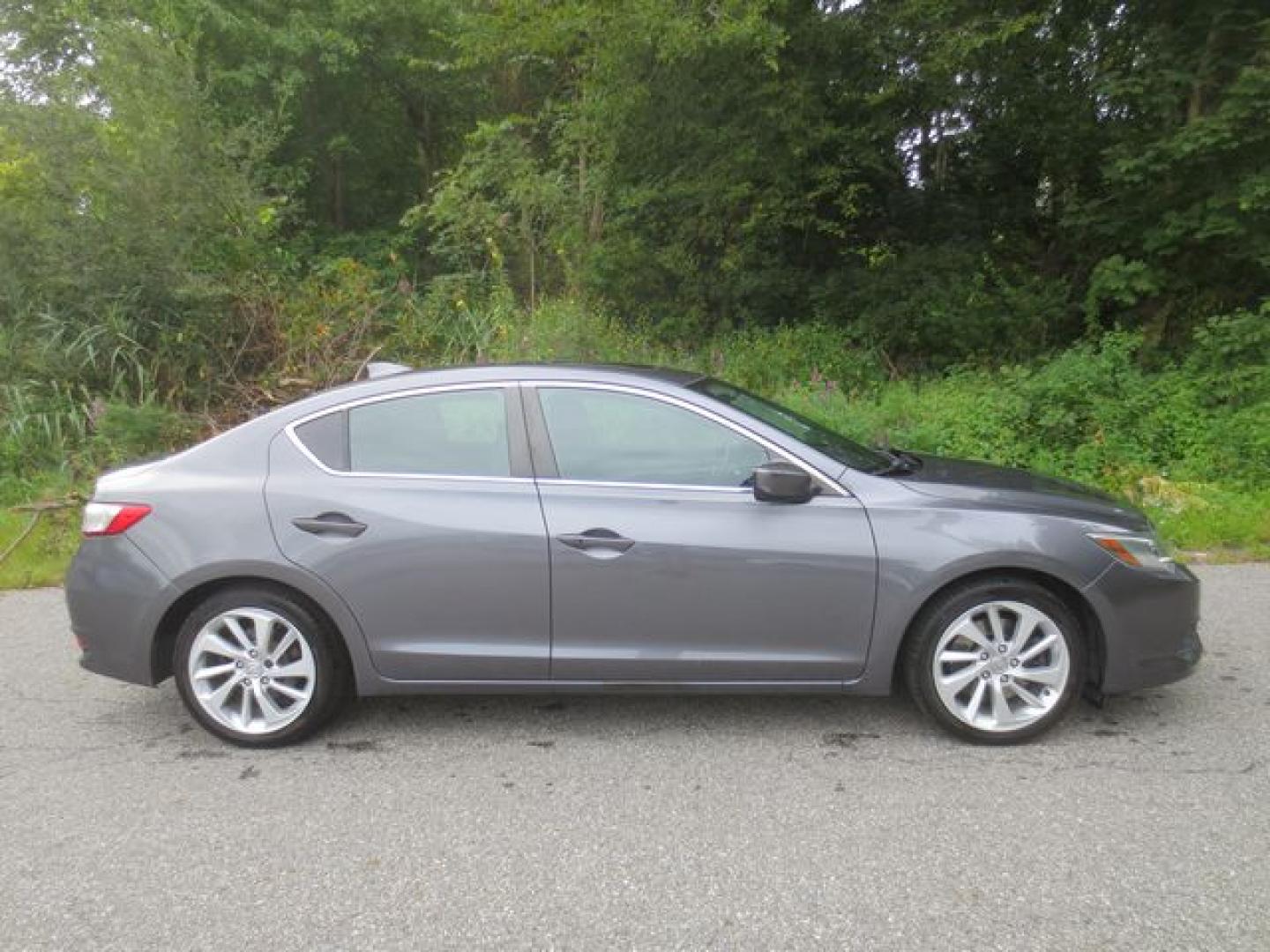 2017 Gray /Black Acura ILX AcuraWatch Plus Package (19UDE2F30HA) with an 2.0L L4 16V DOHC engine, Automatic transmission, located at 270 US Route 6, Mahopac, NY, 10541, (845) 621-0895, 41.349022, -73.755280 - Photo#10