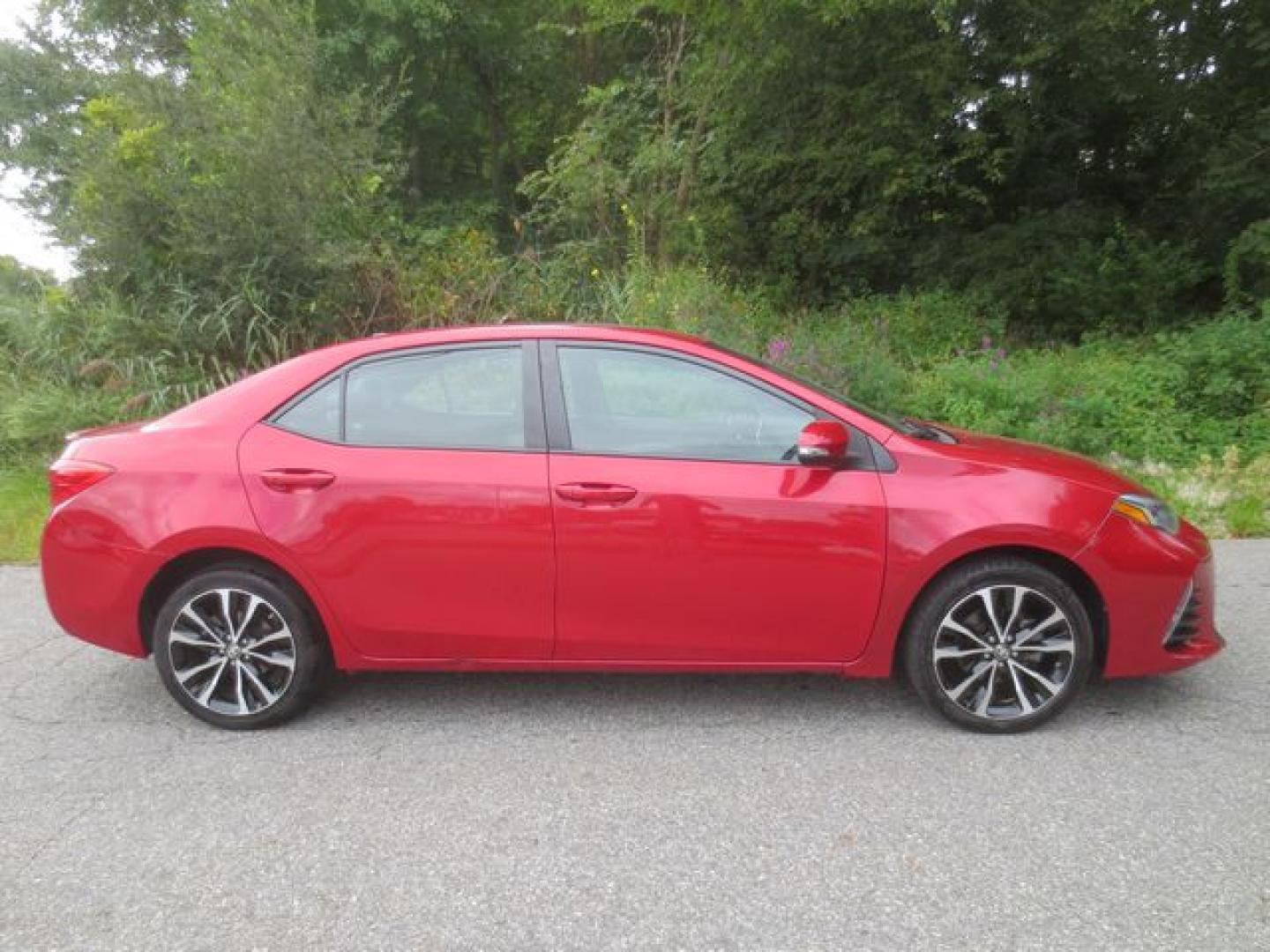 2018 Red /Black Toyota Corolla SE (2T1BURHE5JC) with an 1.8L L4 DOHC 16V engine, Automatic transmission, located at 270 US Route 6, Mahopac, NY, 10541, (845) 621-0895, 41.349022, -73.755280 - Photo#10