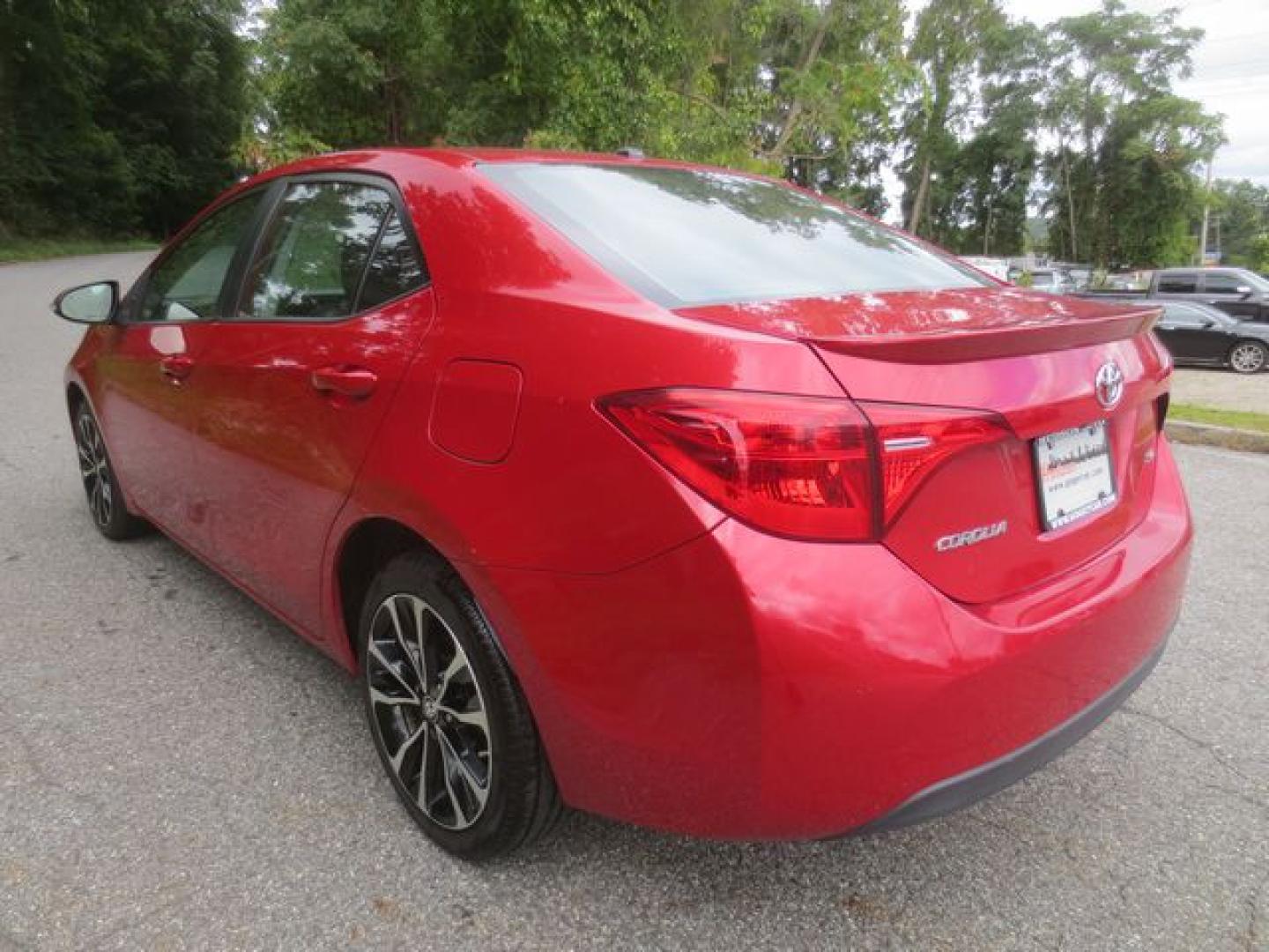 2018 Red /Black Toyota Corolla SE (2T1BURHE5JC) with an 1.8L L4 DOHC 16V engine, Automatic transmission, located at 270 US Route 6, Mahopac, NY, 10541, (845) 621-0895, 41.349022, -73.755280 - Photo#4