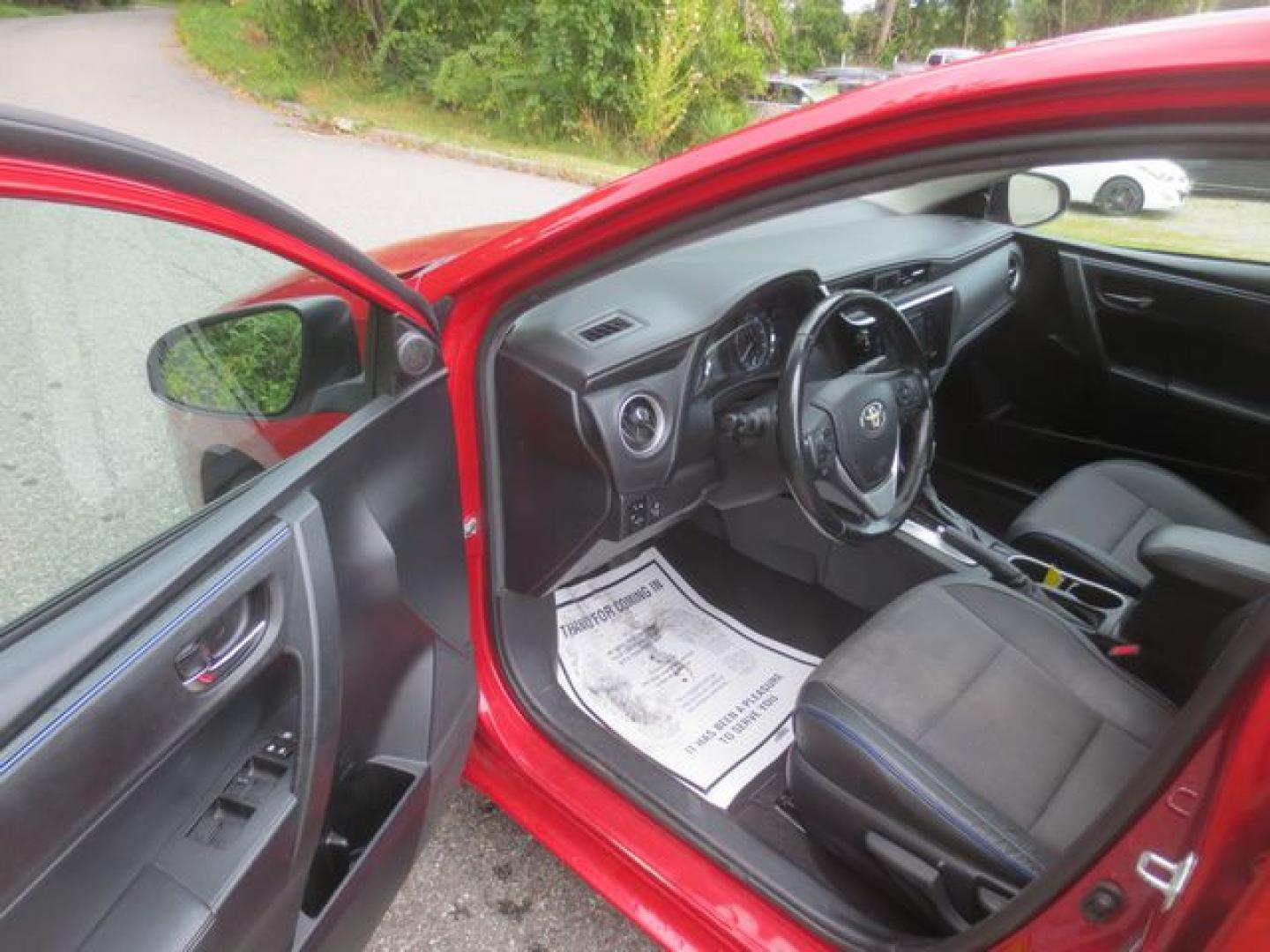 2018 Red /Black Toyota Corolla SE (2T1BURHE5JC) with an 1.8L L4 DOHC 16V engine, Automatic transmission, located at 270 US Route 6, Mahopac, NY, 10541, (845) 621-0895, 41.349022, -73.755280 - Photo#6