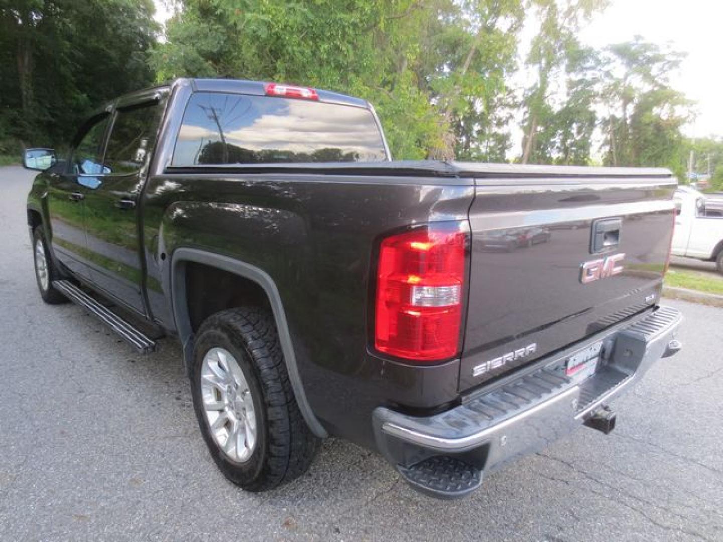 2014 Gray /Gray GMC Sierra 1500 SLE Crew Cab 4WD (3GTU2UEC5EG) with an 5.3L V8 OHV 16V engine, 6-Speed Automatic transmission, located at 270 US Route 6, Mahopac, NY, 10541, (845) 621-0895, 41.349022, -73.755280 - Photo#4