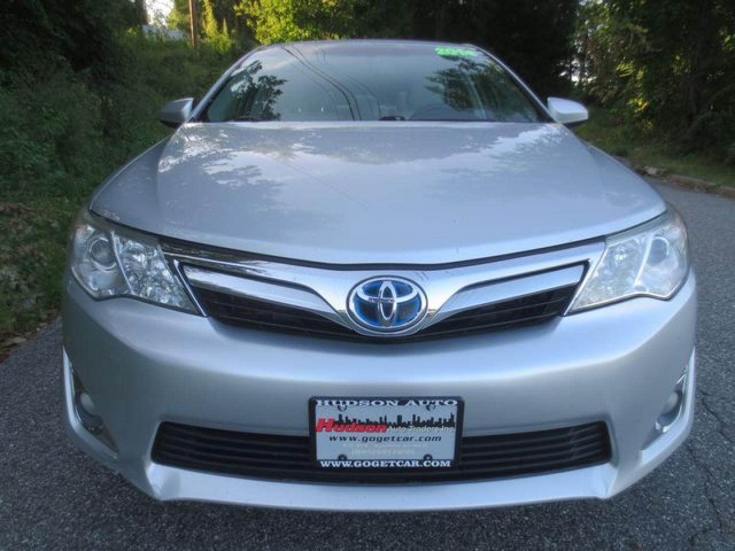 2014 Silver /Gray Toyota Camry Hybrid XLE (4T1BD1FK7EU) with an 2.5L L4 DOHC 16V HYBRID engine, Automatic transmission, located at 270 US Route 6, Mahopac, NY, 10541, (845) 621-0895, 41.349022, -73.755280 - Photo#2