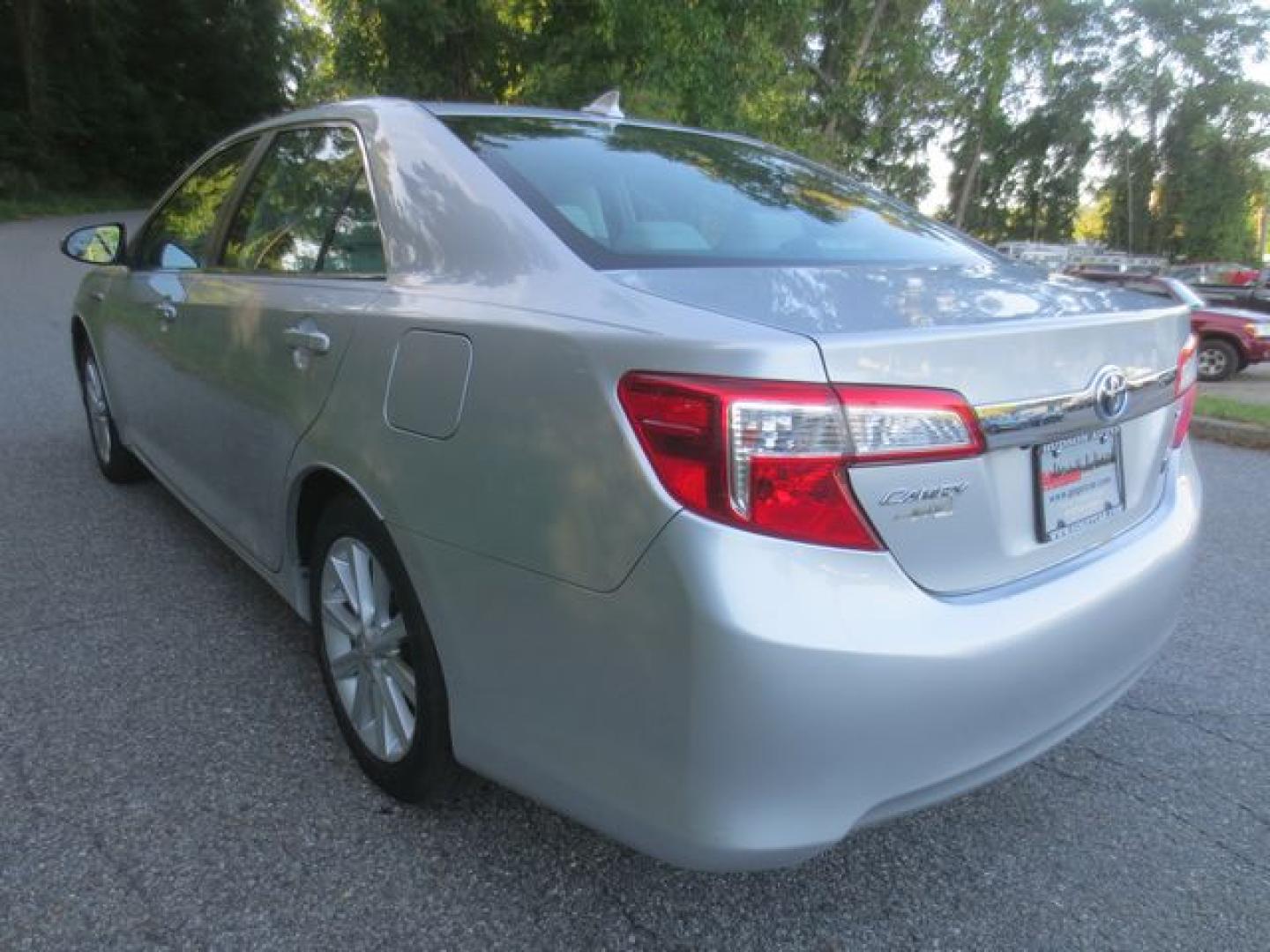 2014 Silver /Gray Toyota Camry Hybrid XLE (4T1BD1FK7EU) with an 2.5L L4 DOHC 16V HYBRID engine, Automatic transmission, located at 270 US Route 6, Mahopac, NY, 10541, (845) 621-0895, 41.349022, -73.755280 - Photo#4