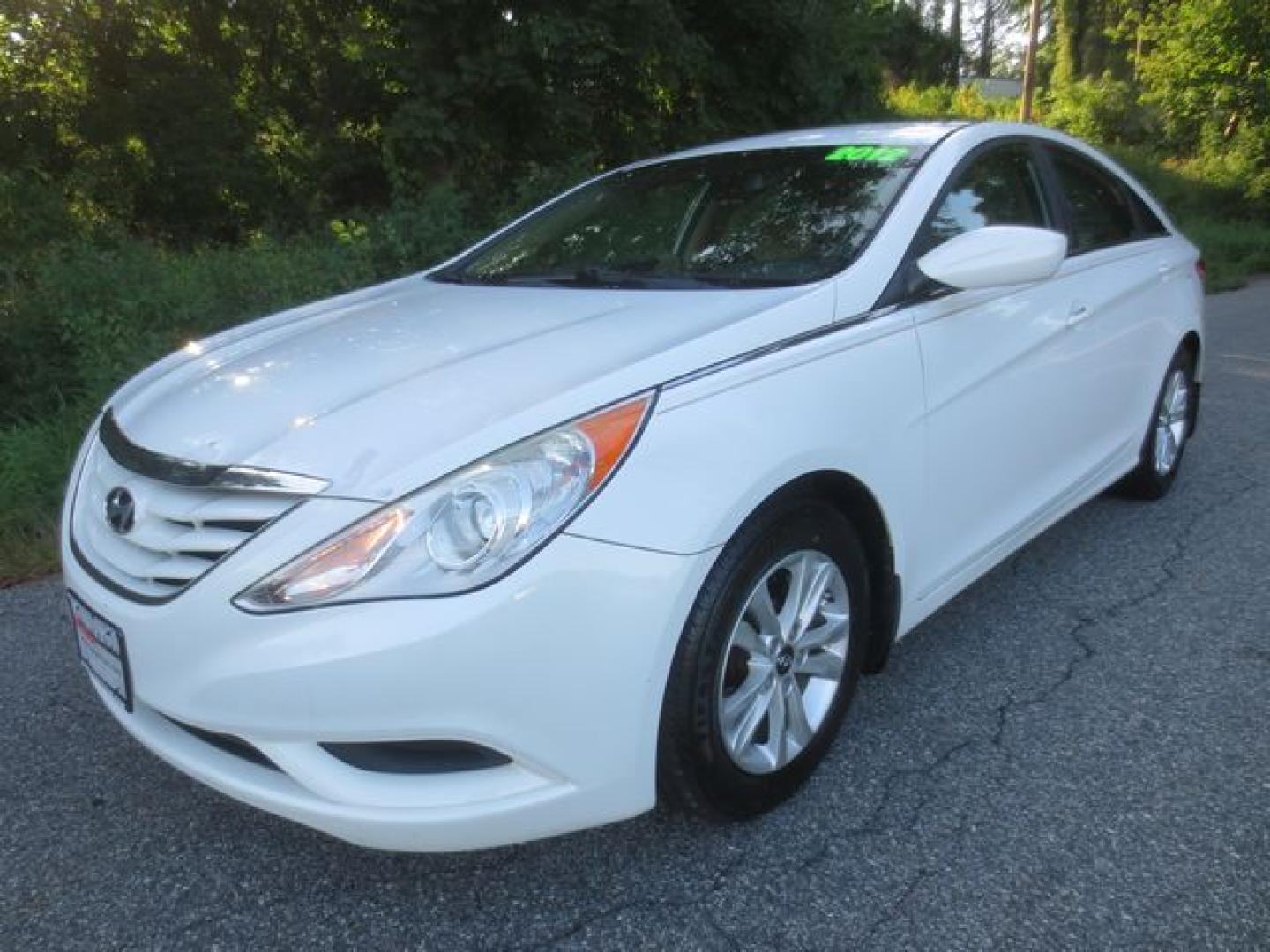 2012 White /Beige Hyundai Sonata GLS (5NPEB4AC5CH) with an 2.4L L4 DOHC 16V engine, Automatic transmission, located at 270 US Route 6, Mahopac, NY, 10541, (845) 621-0895, 41.349022, -73.755280 - Photo#0