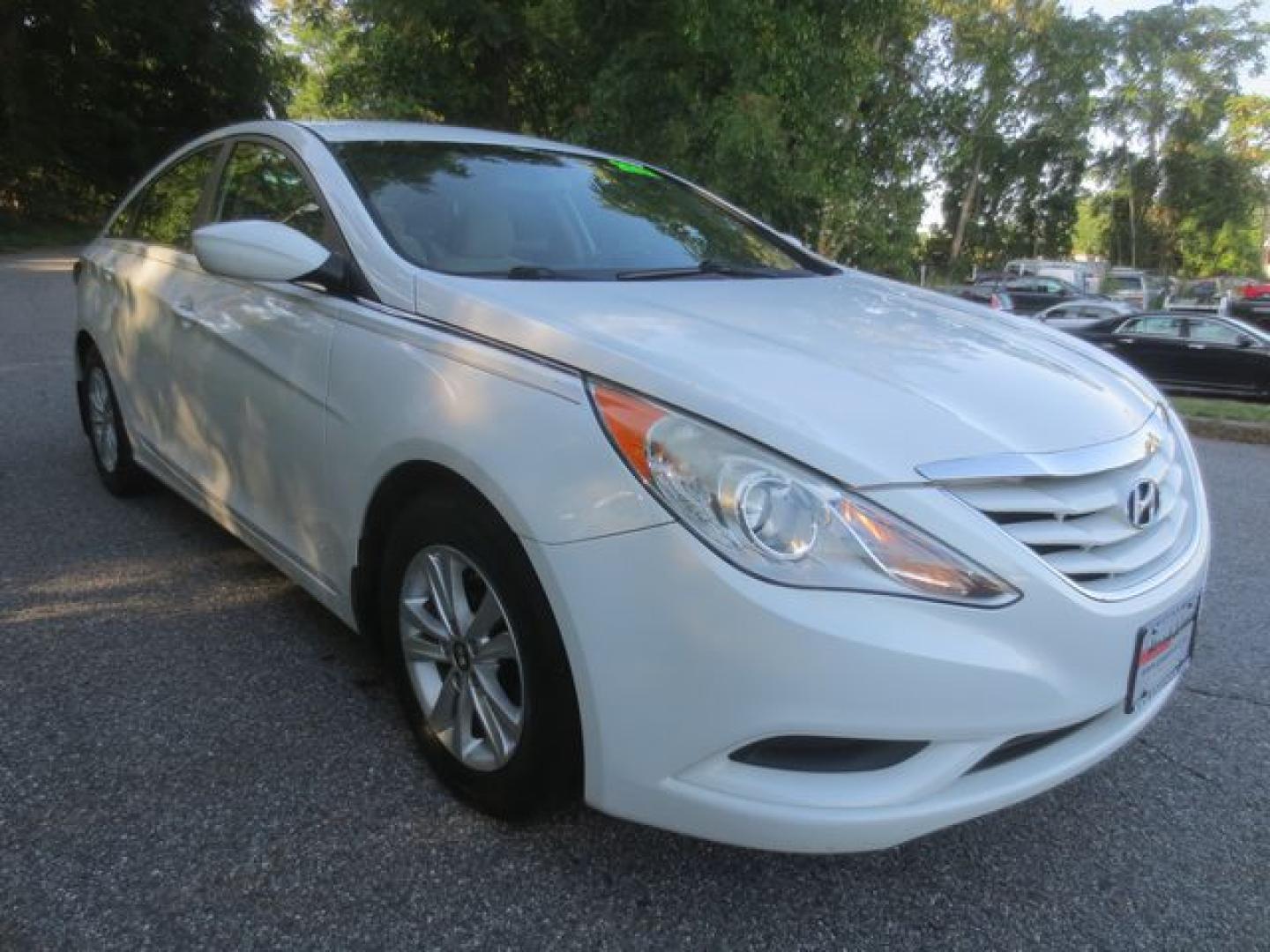 2012 White /Beige Hyundai Sonata GLS (5NPEB4AC5CH) with an 2.4L L4 DOHC 16V engine, Automatic transmission, located at 270 US Route 6, Mahopac, NY, 10541, (845) 621-0895, 41.349022, -73.755280 - Photo#1