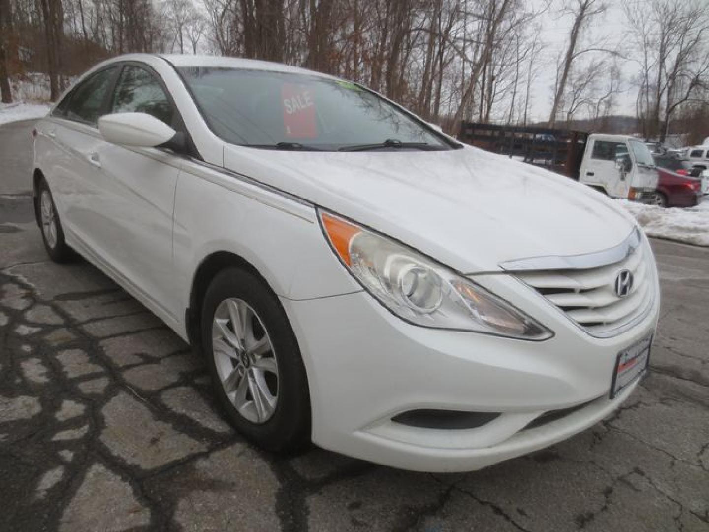 2012 White /Beige Hyundai Sonata GLS (5NPEB4AC5CH) with an 2.4L L4 DOHC 16V engine, Automatic transmission, located at 270 US Route 6, Mahopac, NY, 10541, (845) 621-0895, 41.349022, -73.755280 - Photo#1